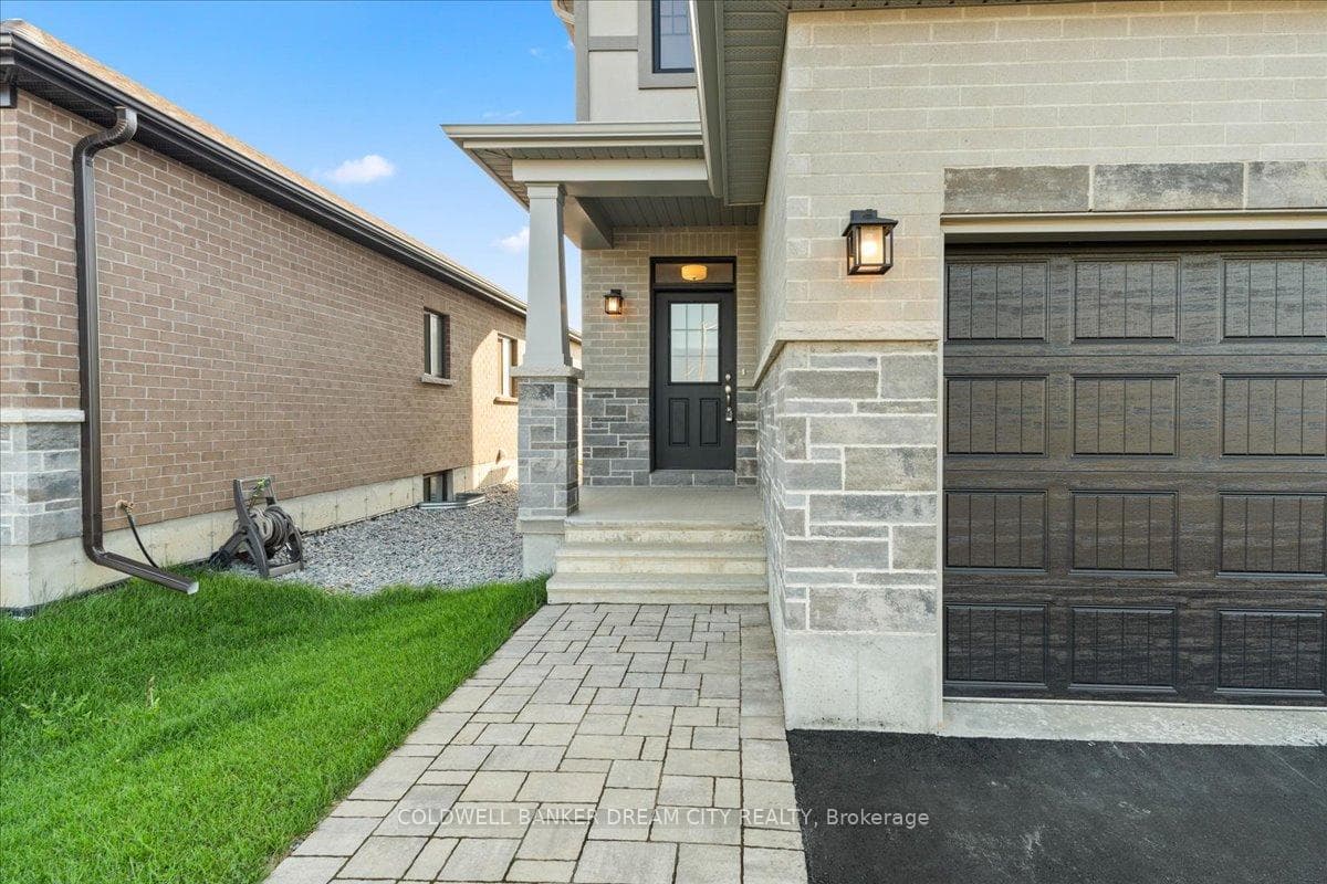 129 Essex Drive photo 2