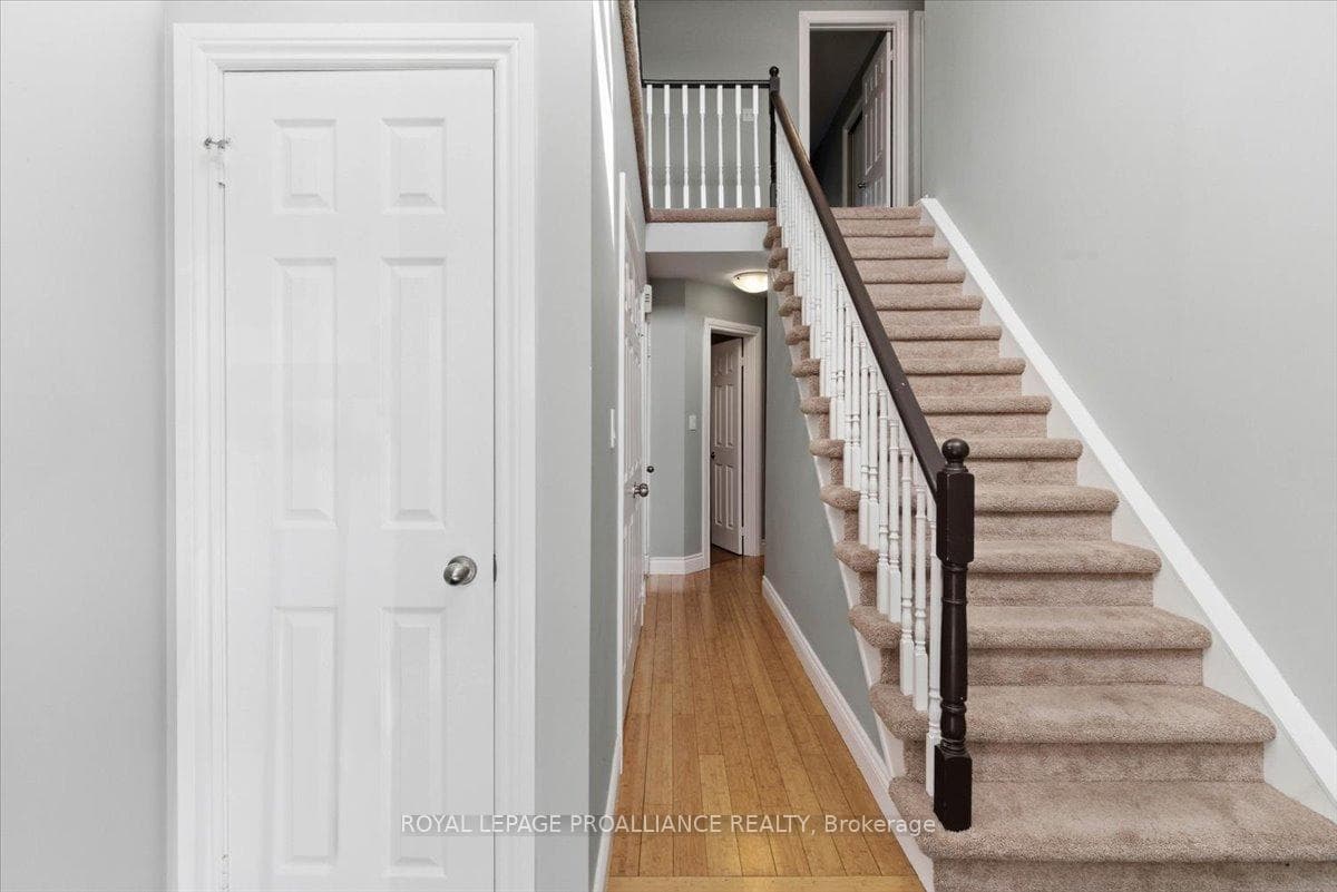 1342 Eagle Crescent photo 8