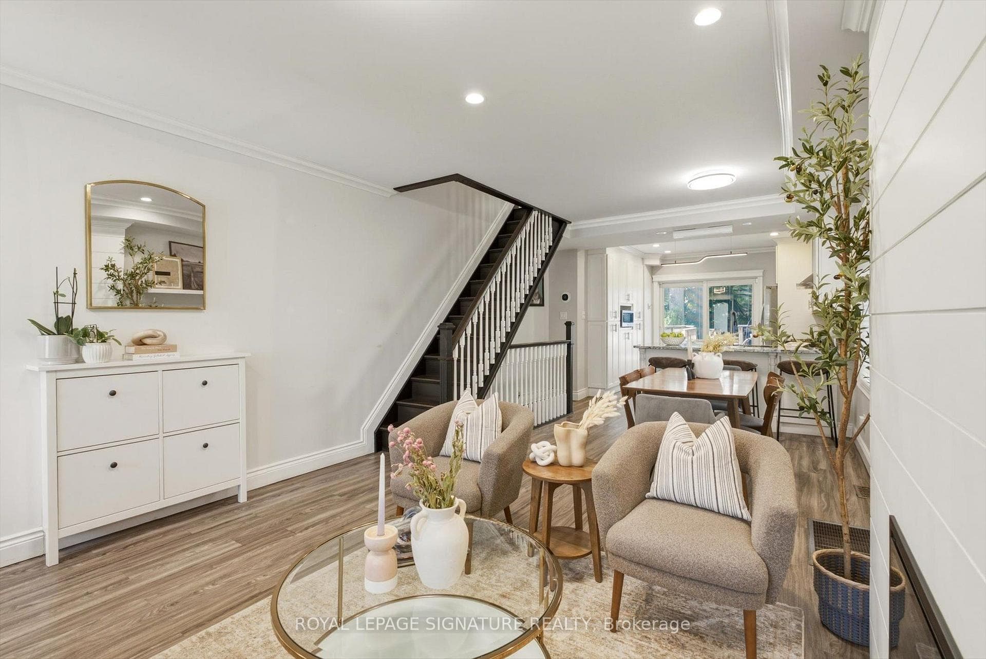122 Holborne Avenue photo 10