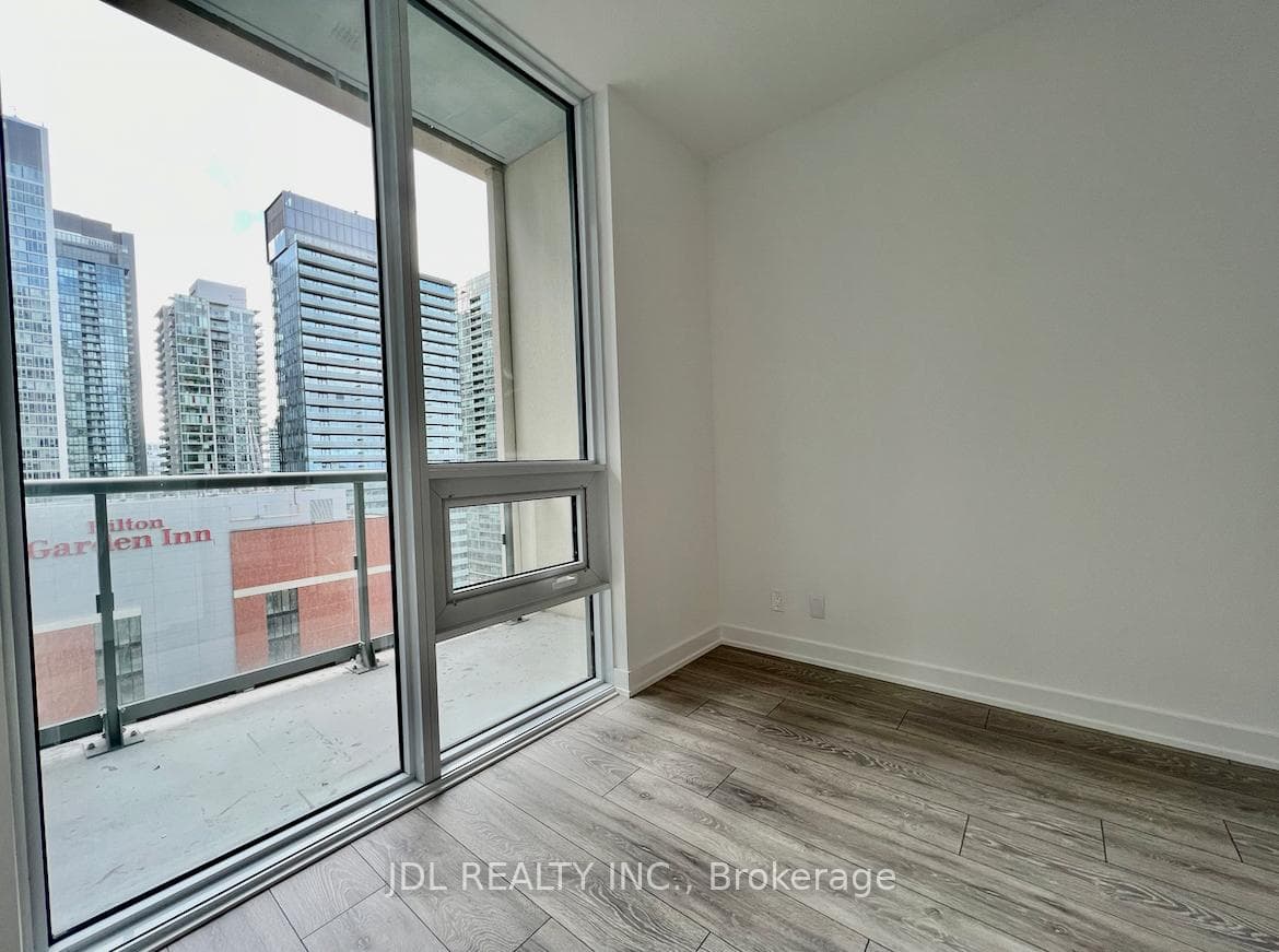 108 Peter Street Unit 1805 photo 9