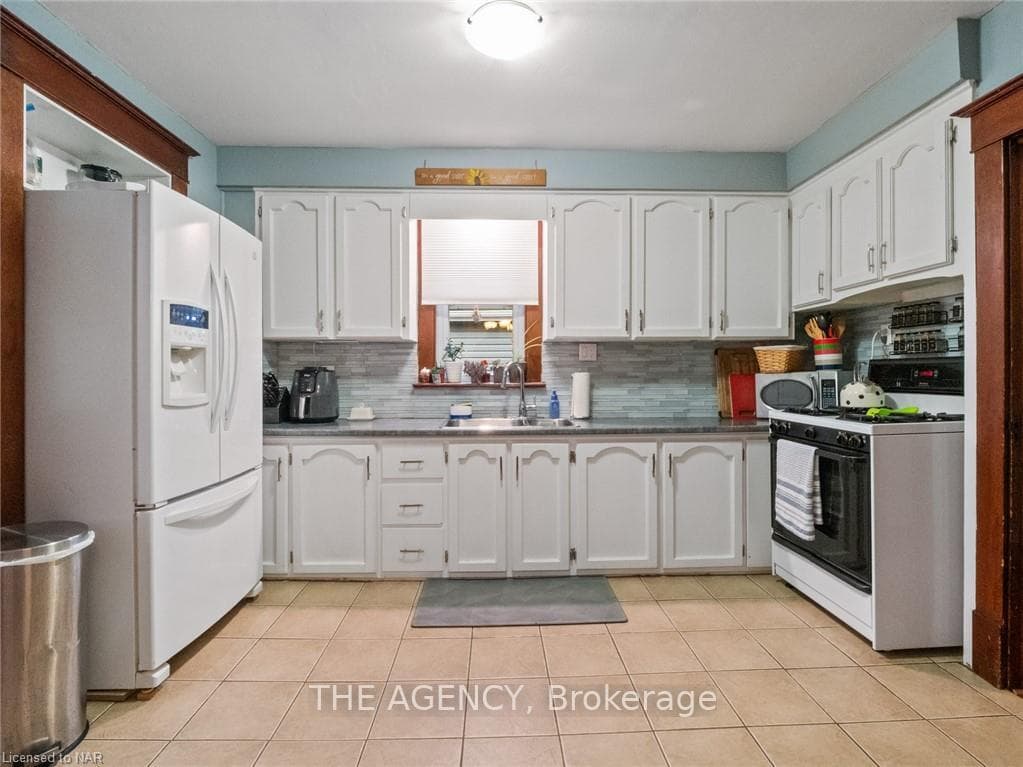 461 FARES Street photo 11