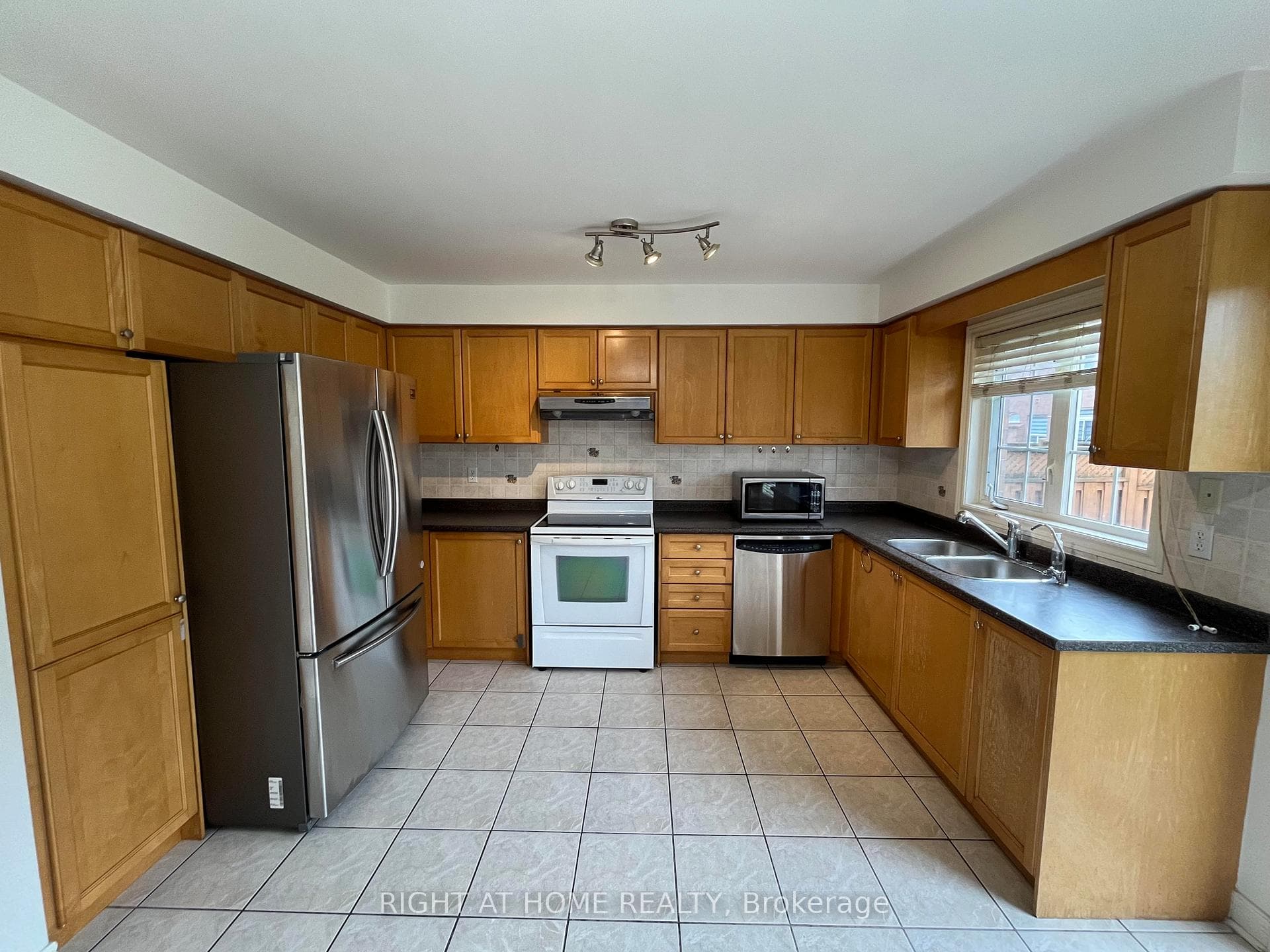 5901 Bermuda Drive Unit Upper photo 7