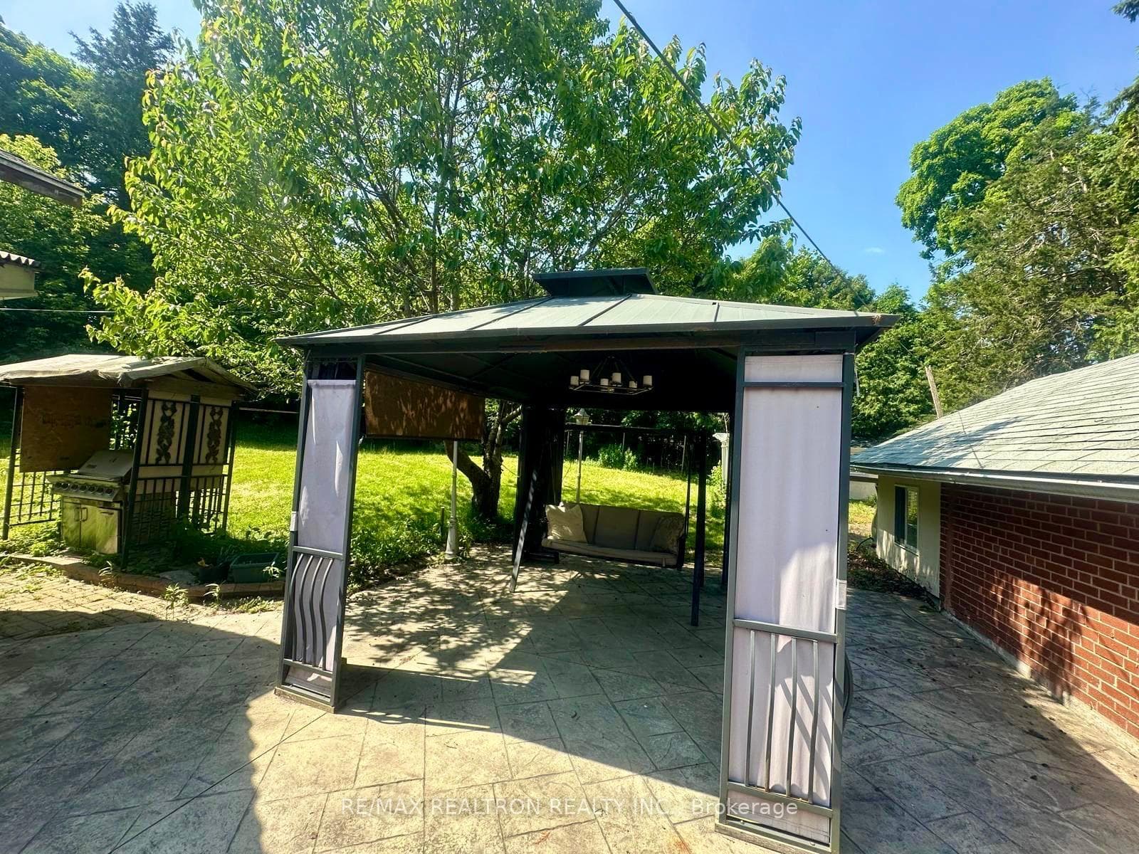 2430 King Road photo 10