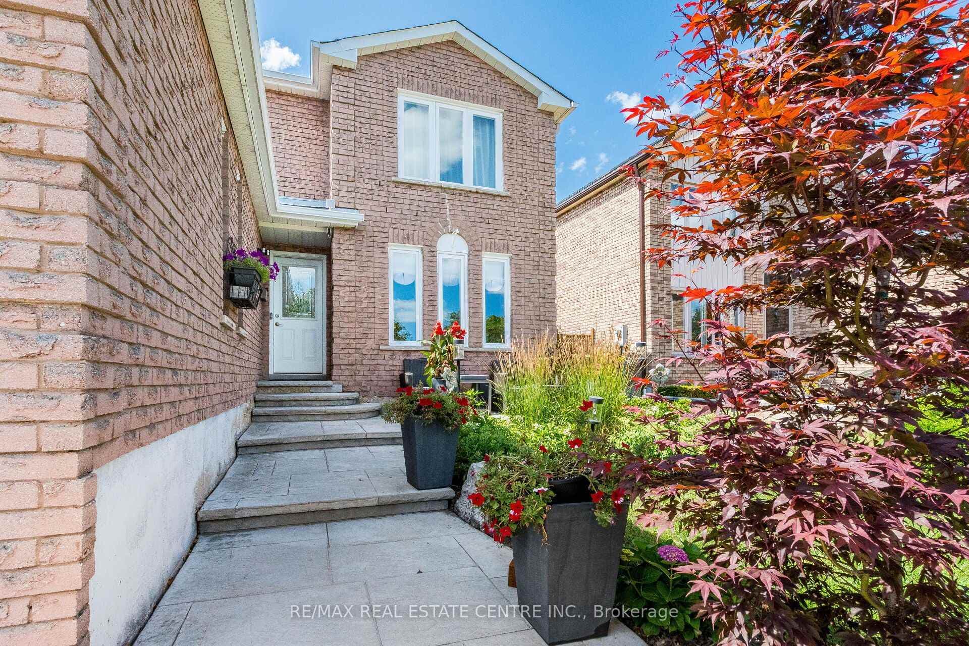 1571 Meadowfield Crescent photo 2