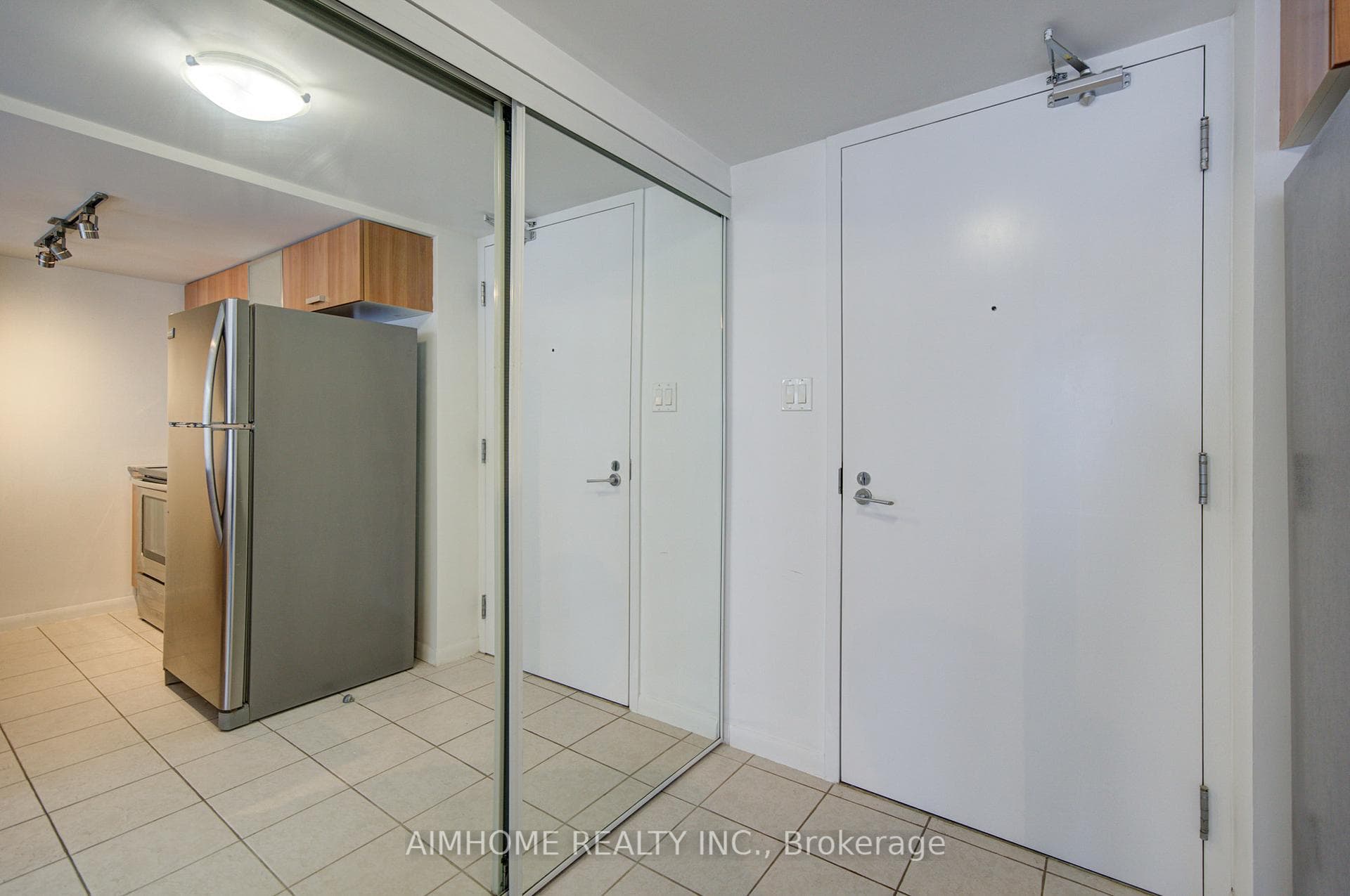 38 Grenville Street Unit 1604 photo 6