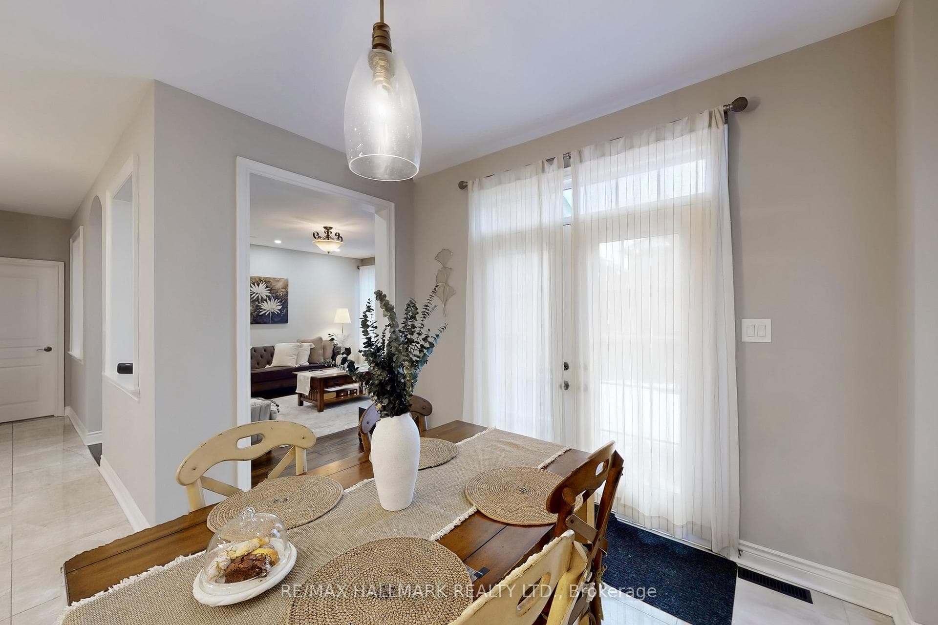 192 Tonner Crescent photo 14