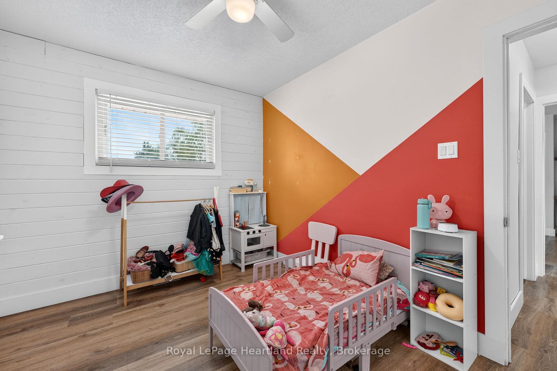 240 Elm Avenue photo 16