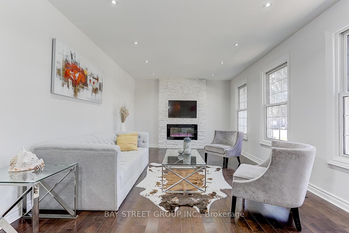 80 Emmeloord Crescent photo 9