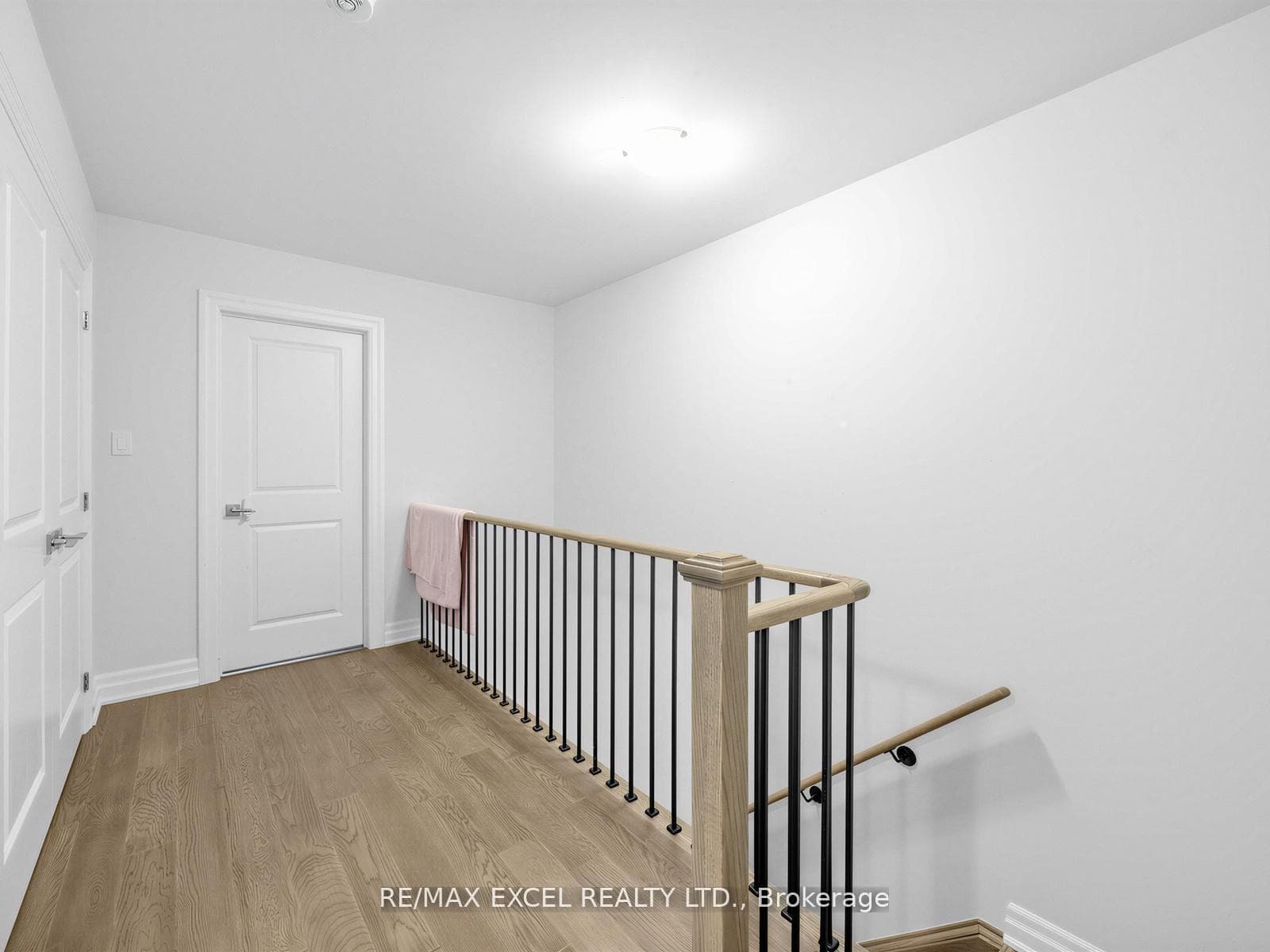 1454 Stovell Crescent photo 21