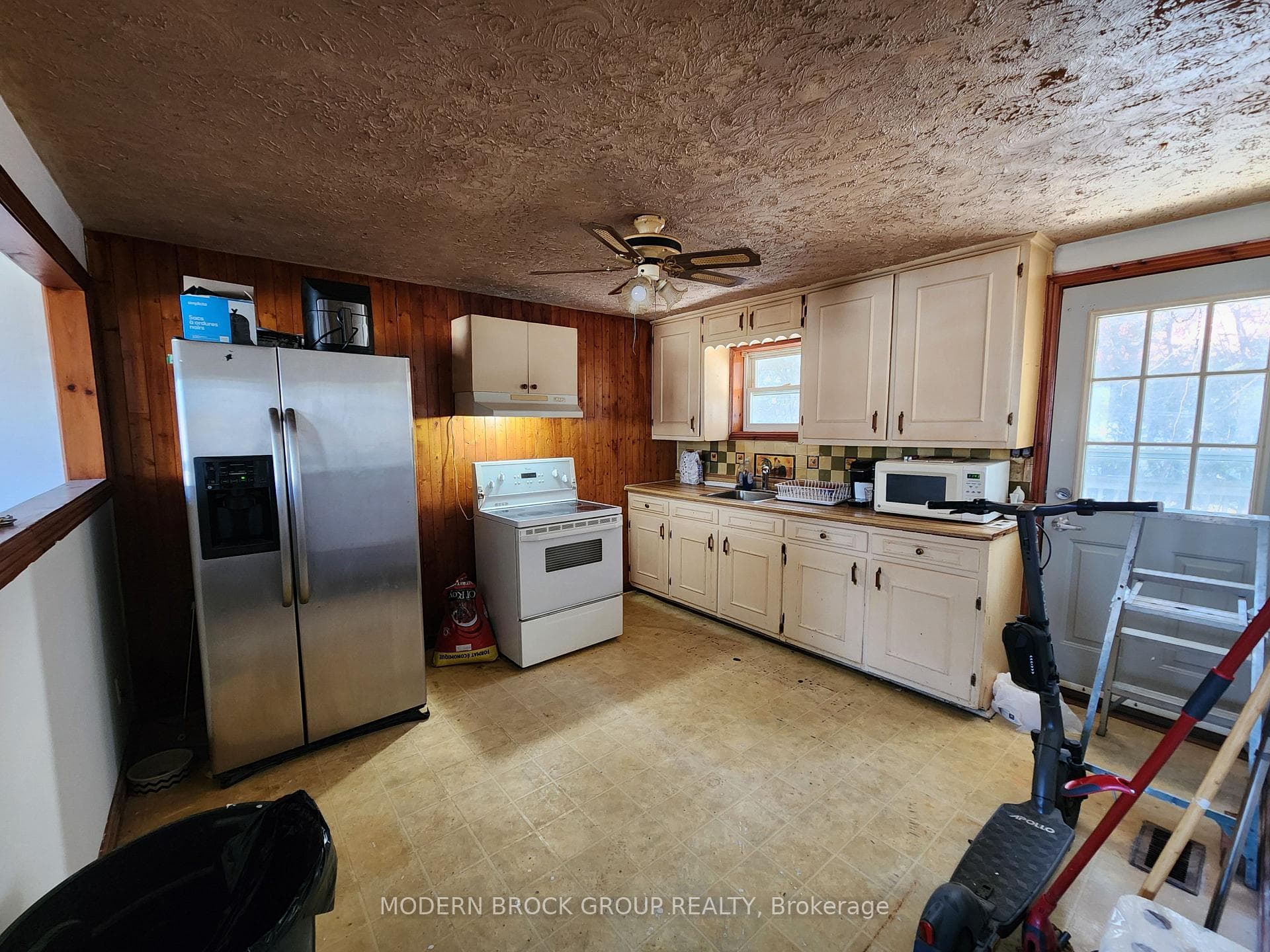 1079-1089 Edward Street photo 9