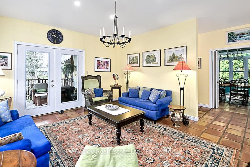 96 Moore Crescent photo 8