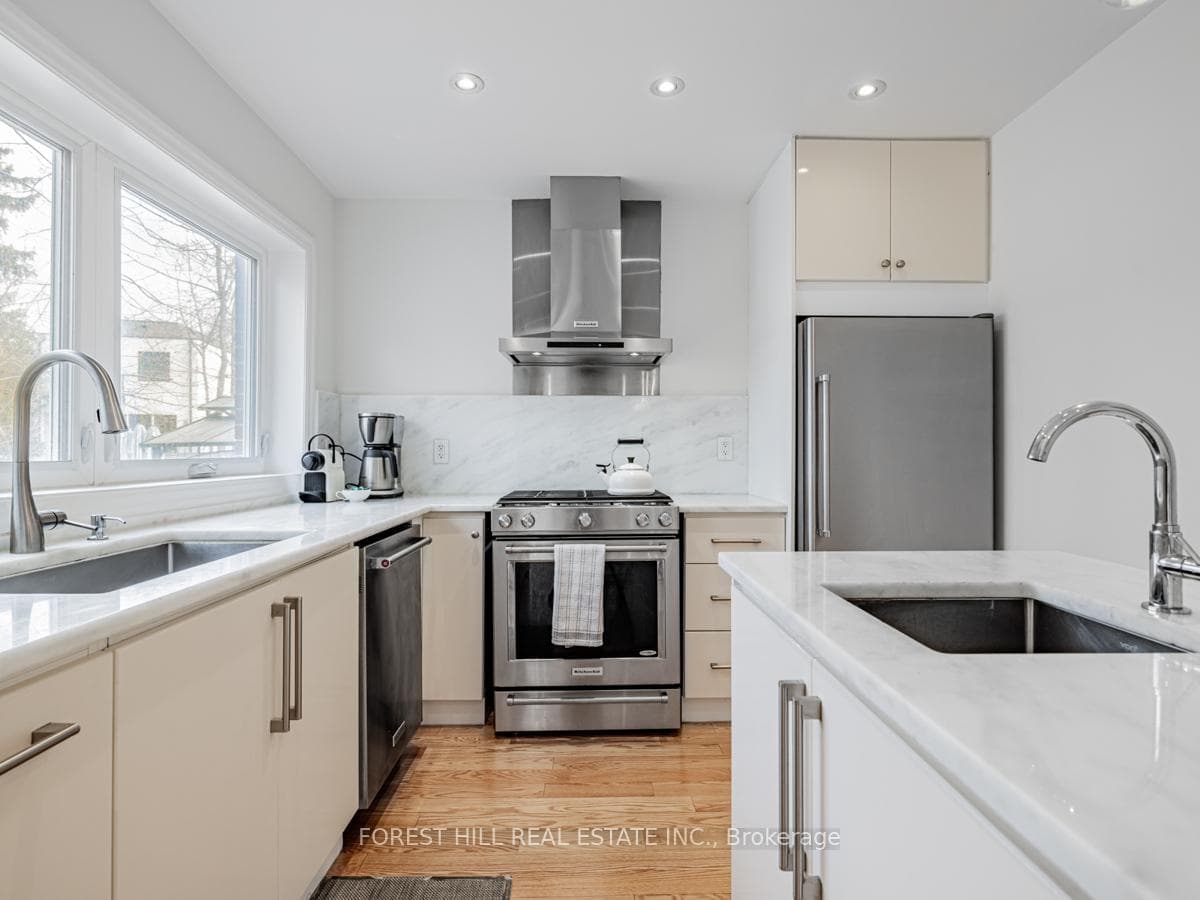 142 Delhi Avenue photo 17
