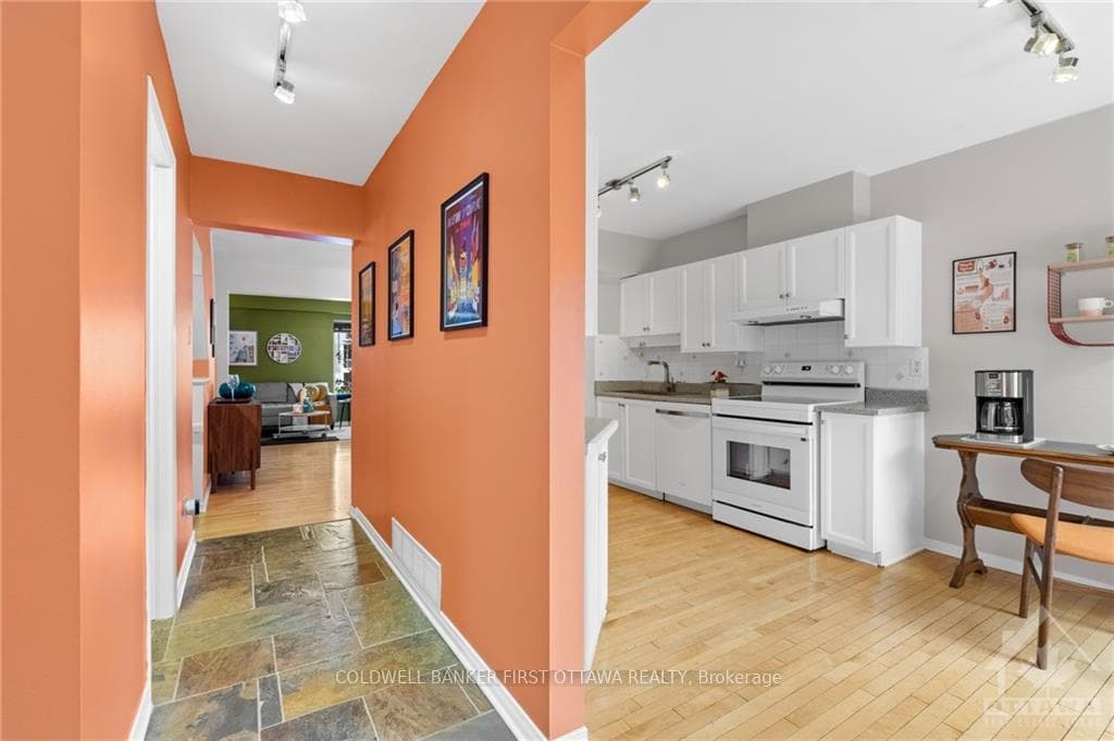 75 THORNBURY Crescent photo 5