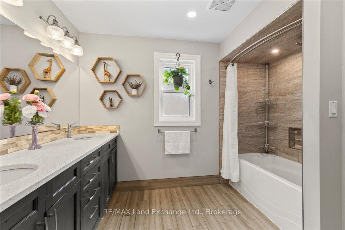 471 Joseph Street photo 21