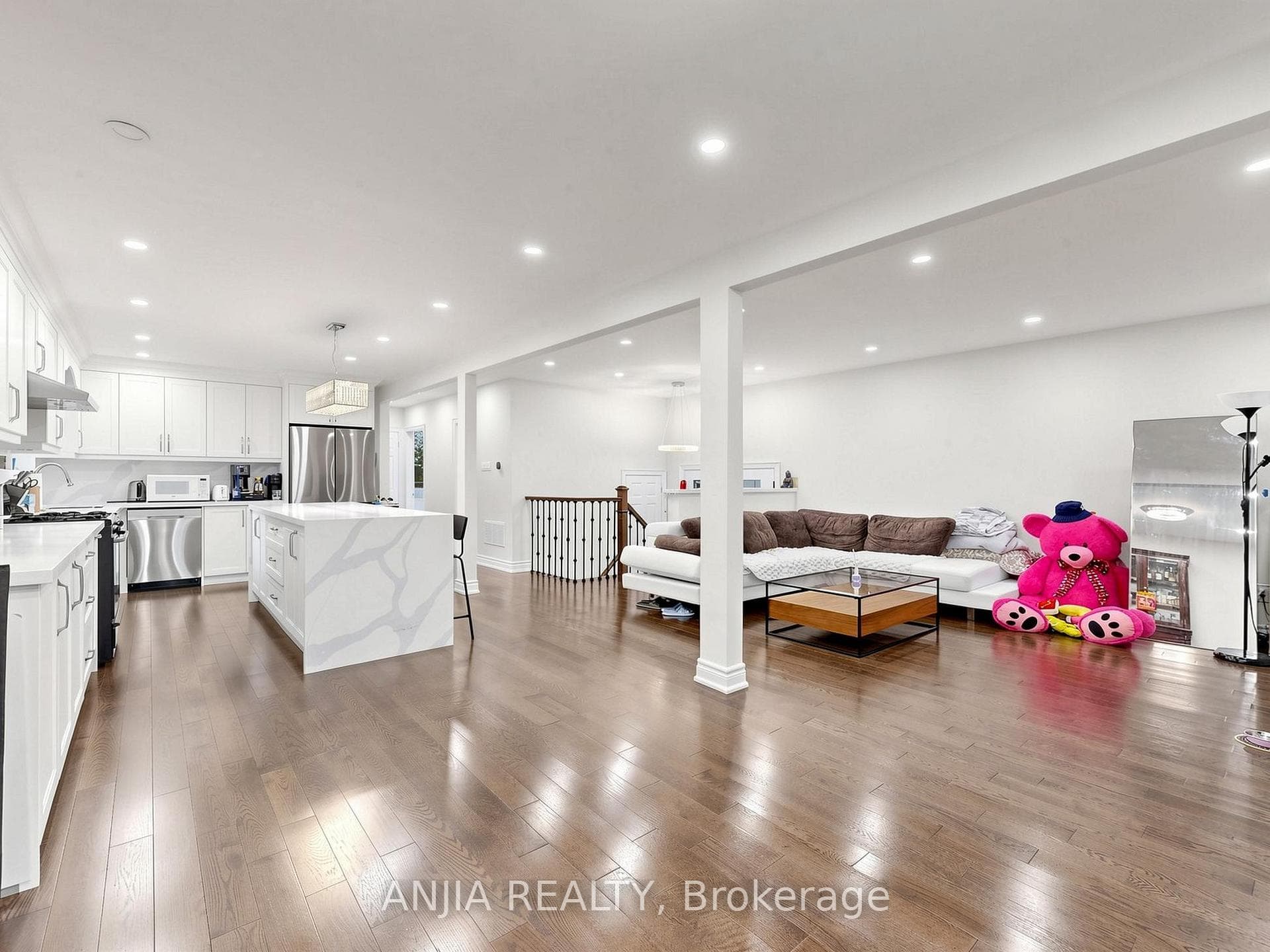 8 Applefield Drive photo 14