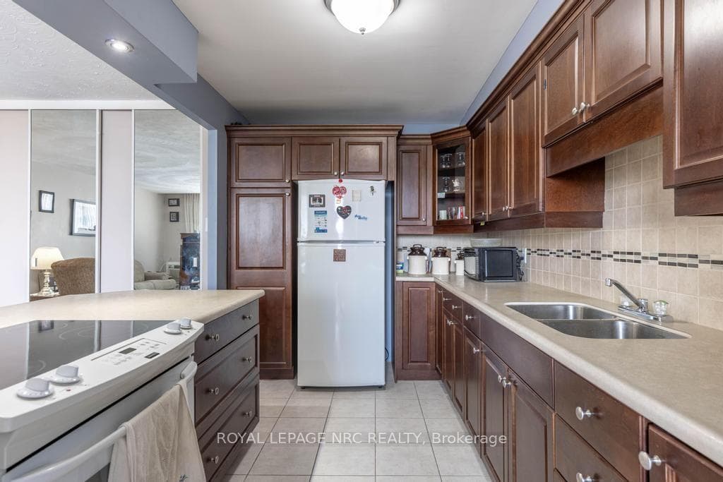 And plenty of handsome cabinets!