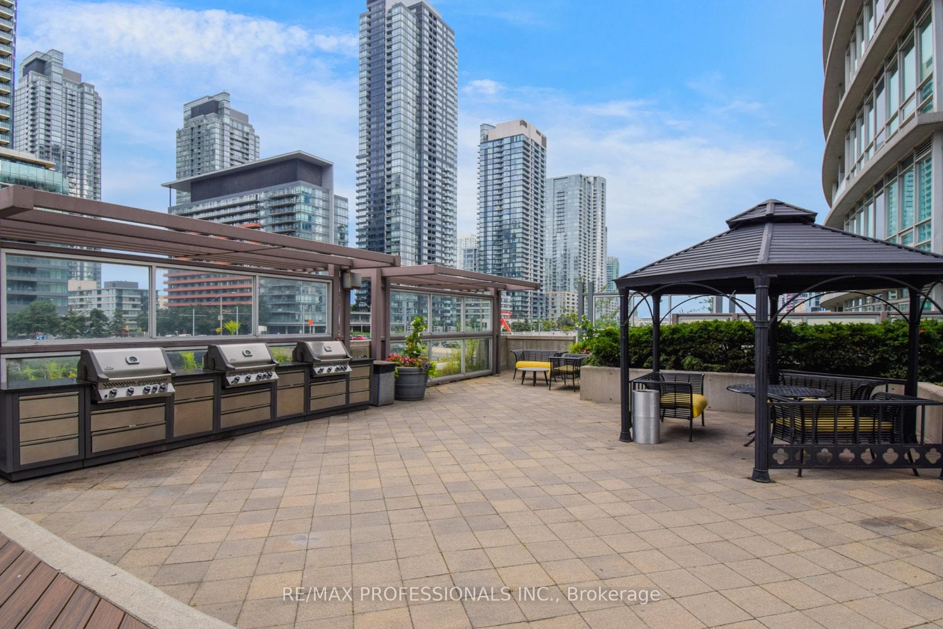 Terrace, BBQ and lounge area