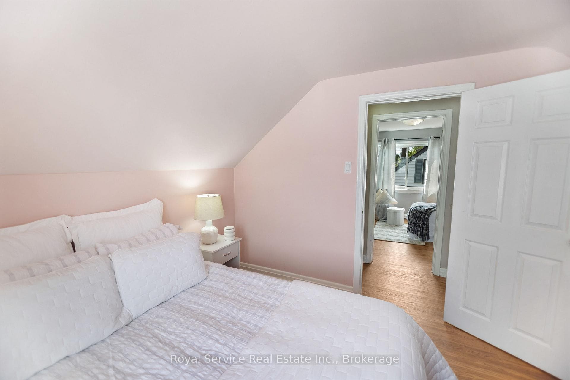 558 Burnham Street photo 25