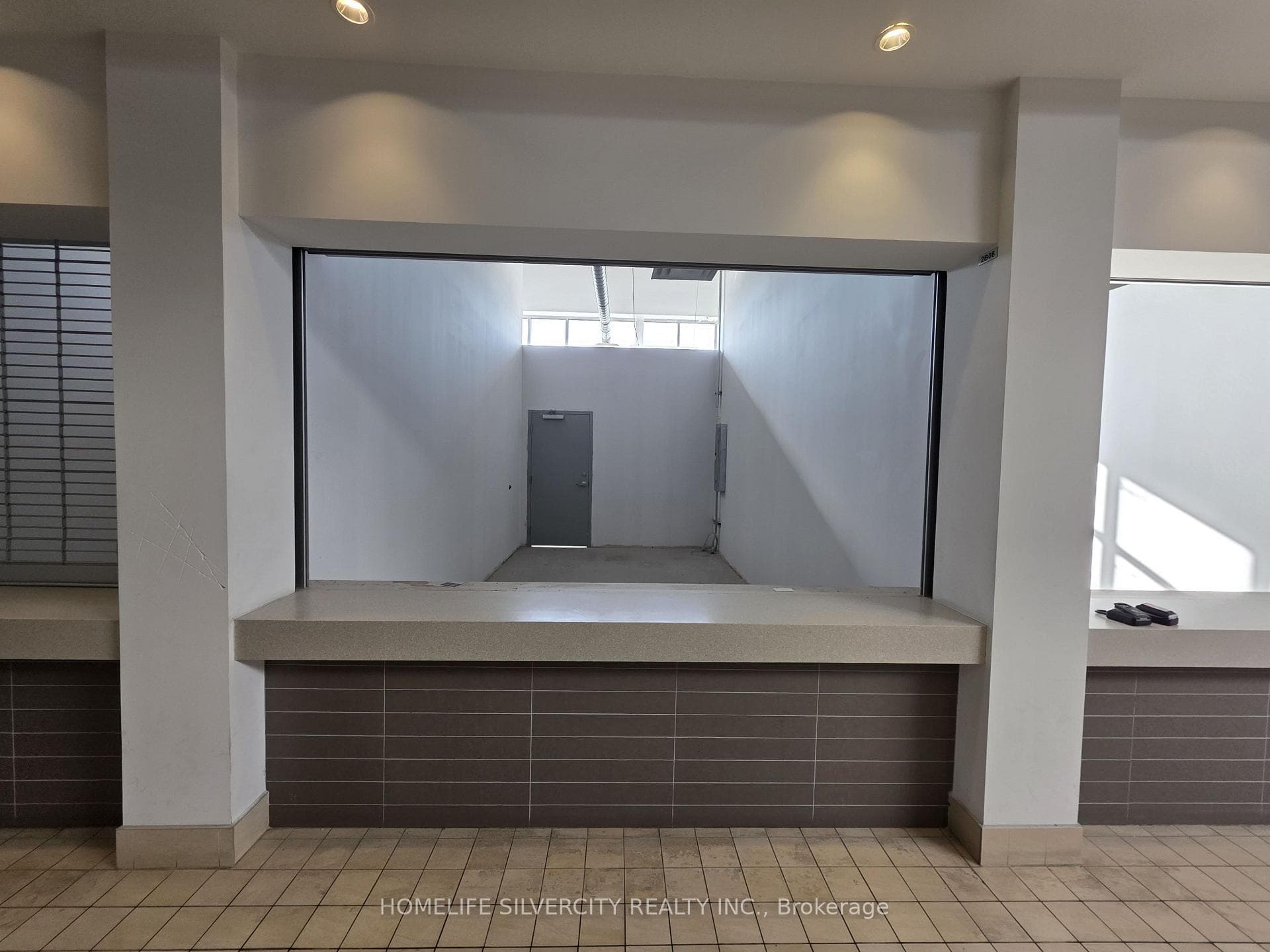 7215 Goreway Drive Unit 2B09 photo 5