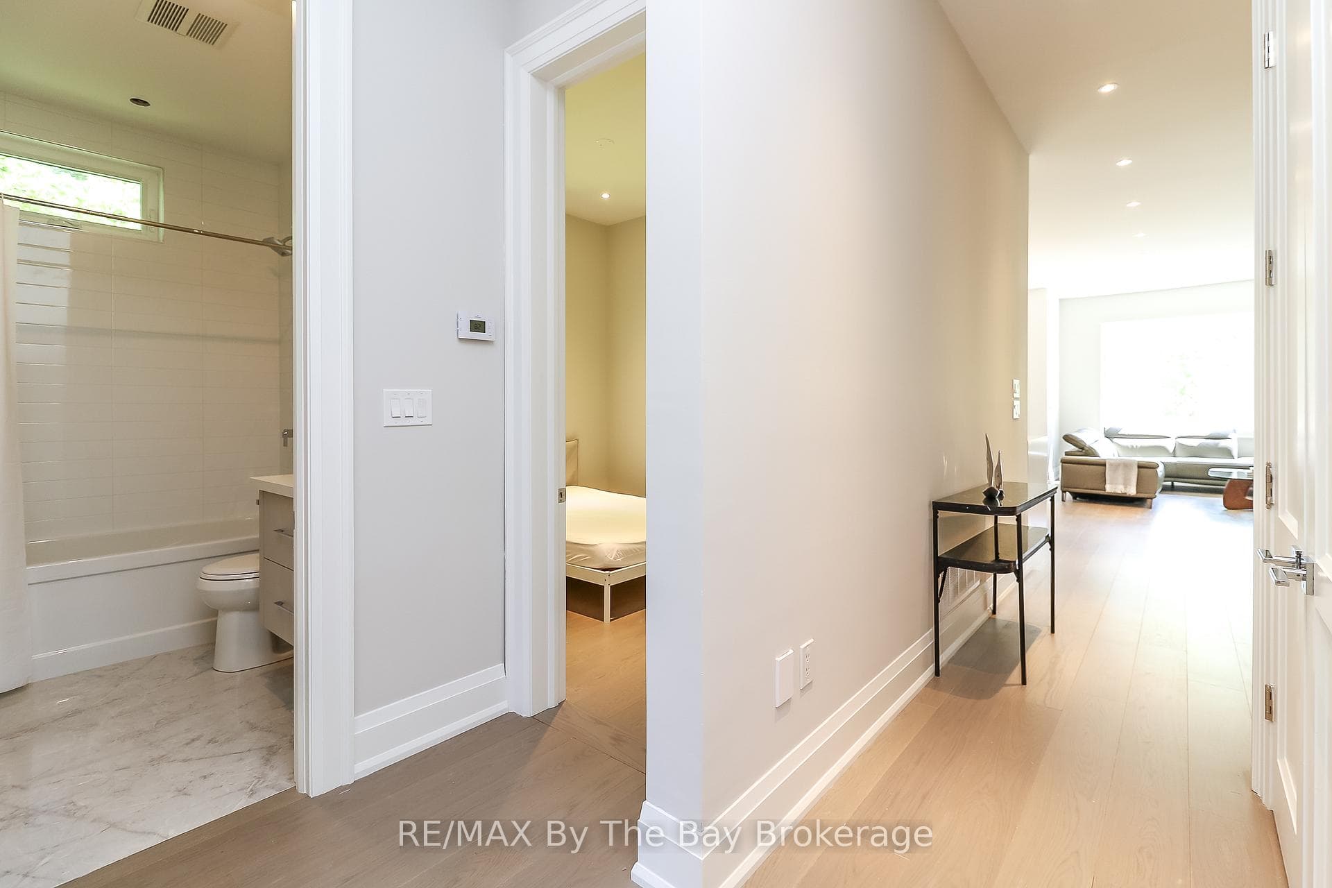 35 48TH Street photo 21