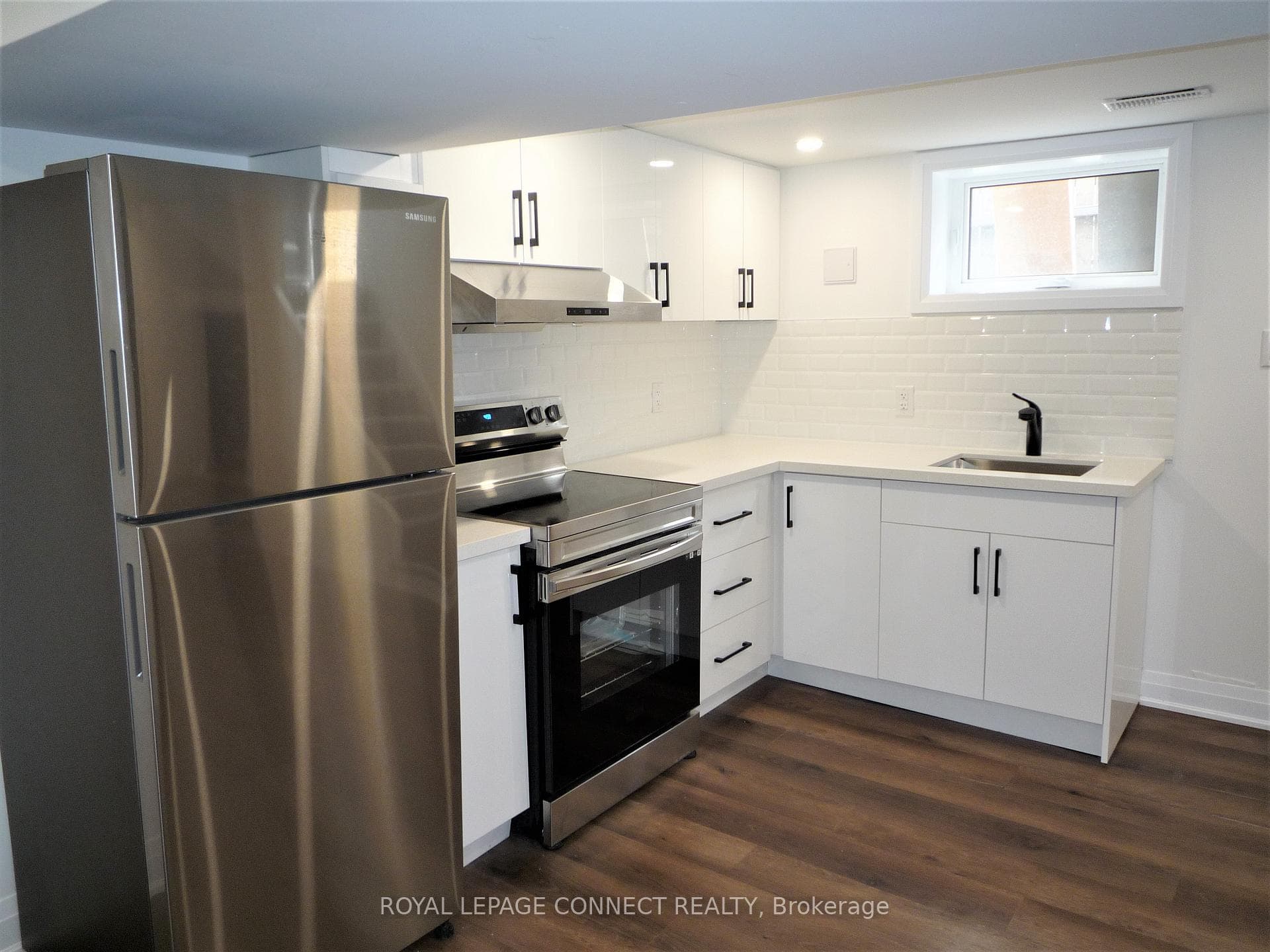 76 Vanbrugh Avenue Unit Lower photo 4