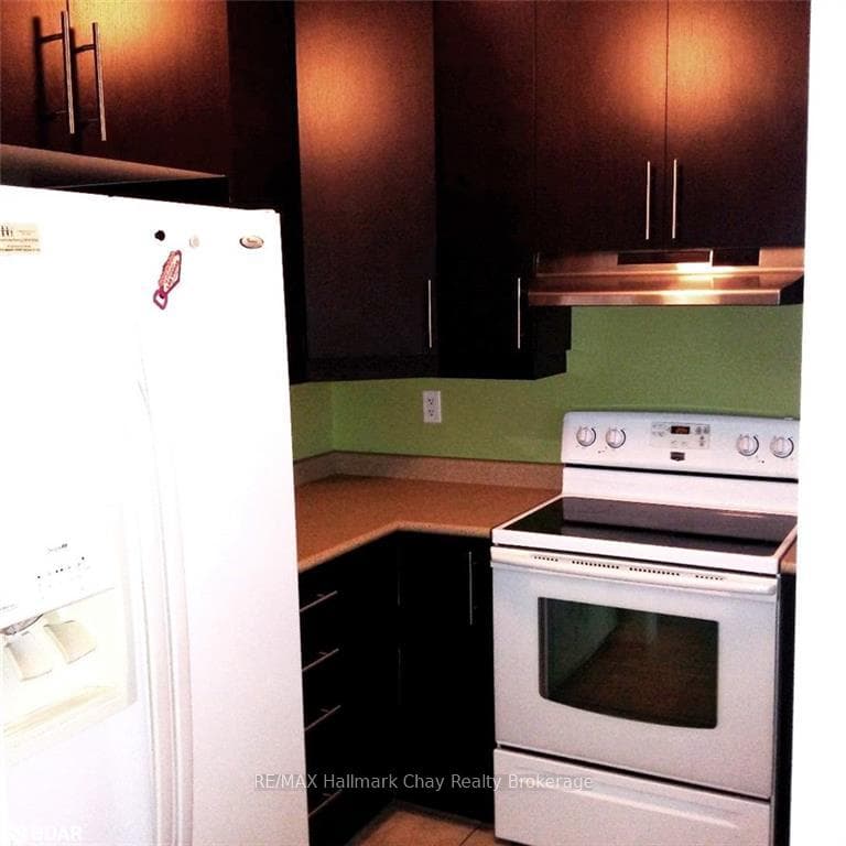 132 STONEMOUNT Crescent photo 6