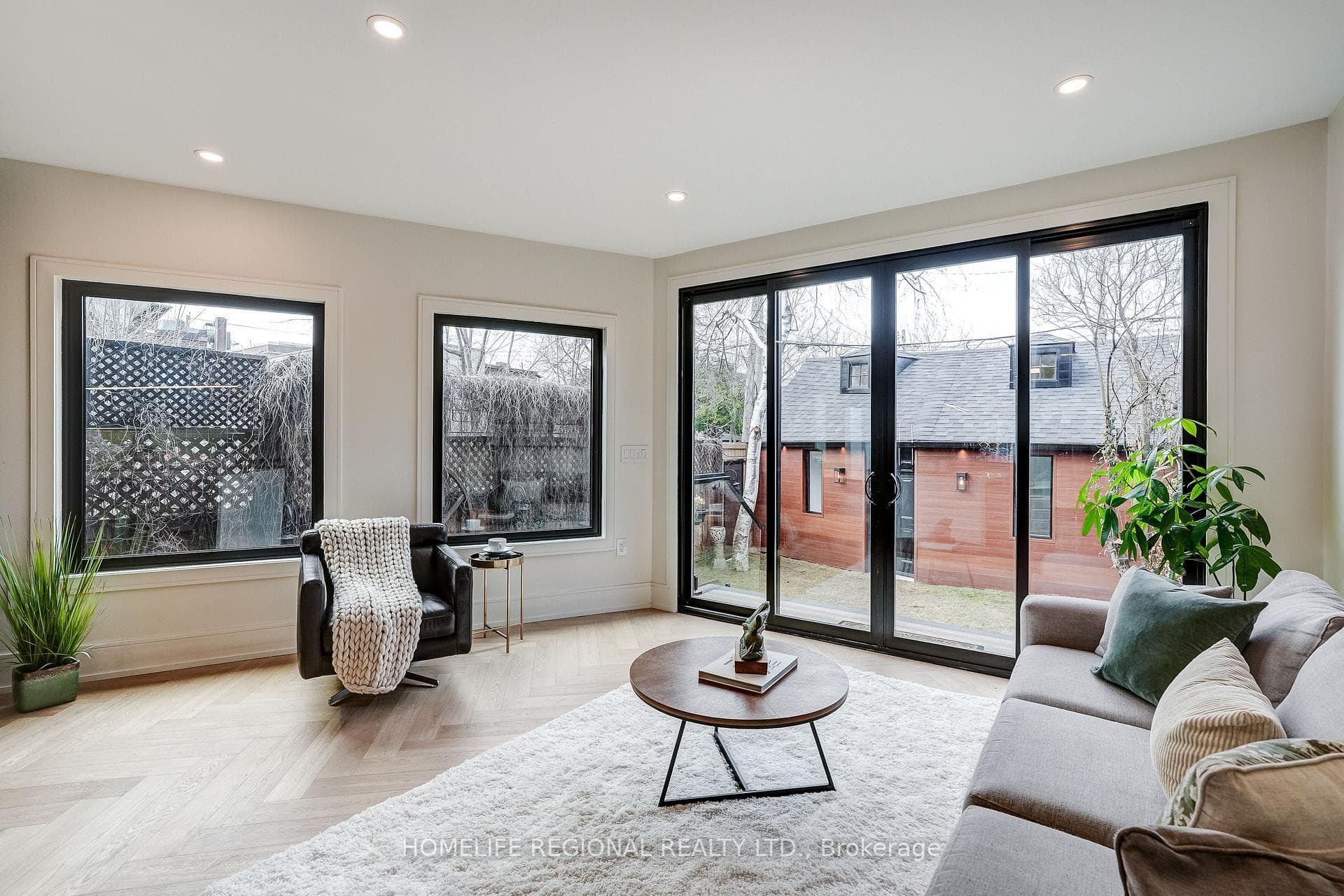 12 Macdonell Avenue photo 12