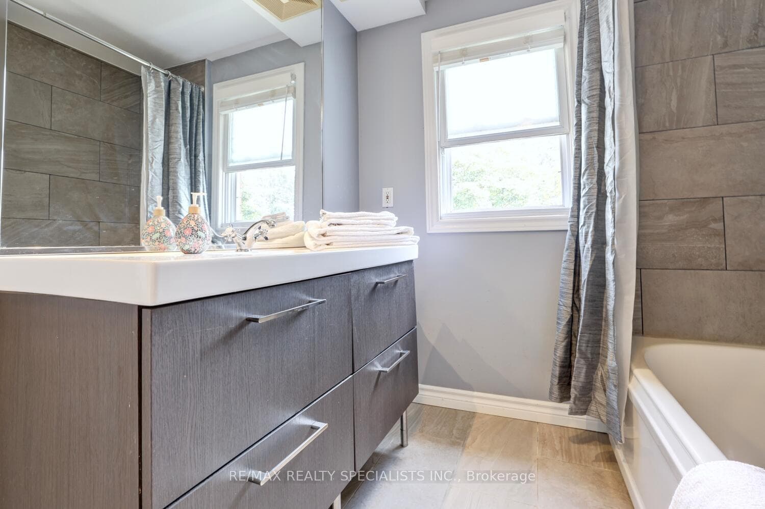 2nd floor bathroom.