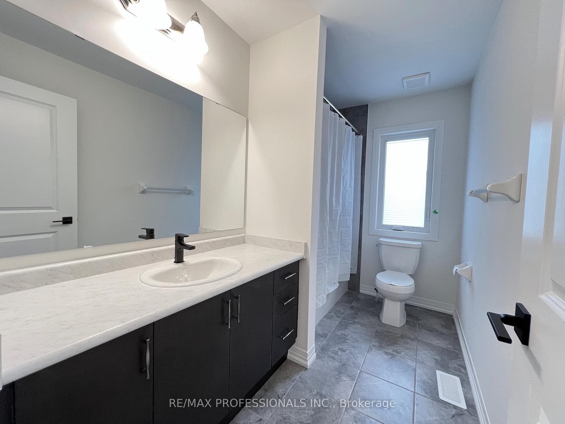 48 Blacklock Street photo 25