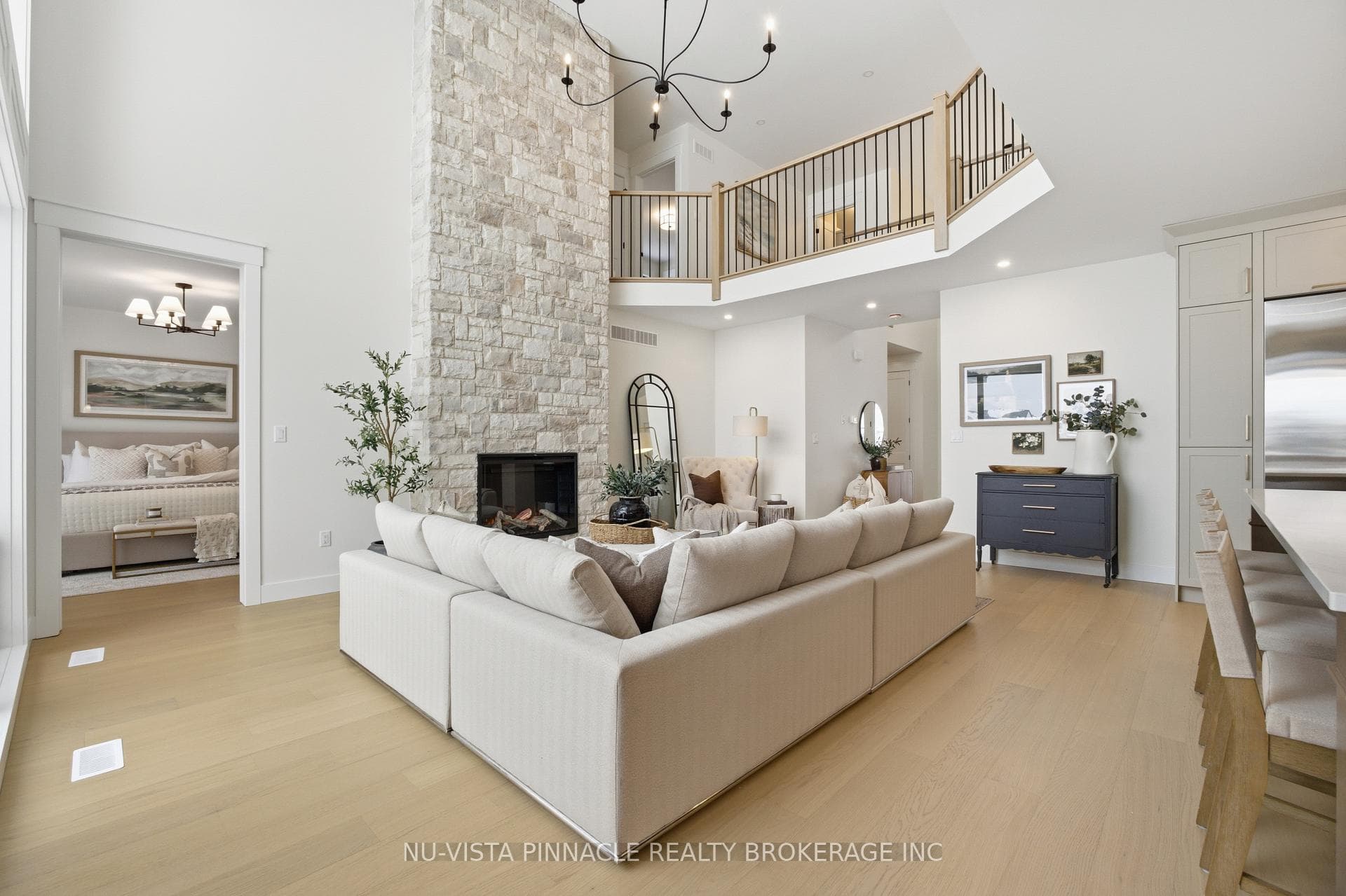 202 Harvest Lane photo 2
