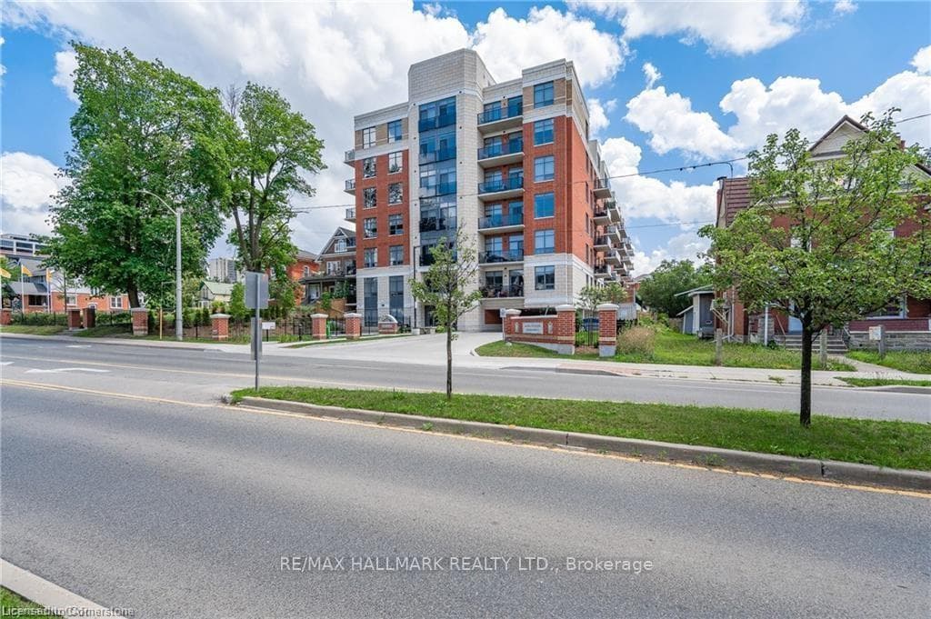 399 Queen Street Unit 414 photo 21