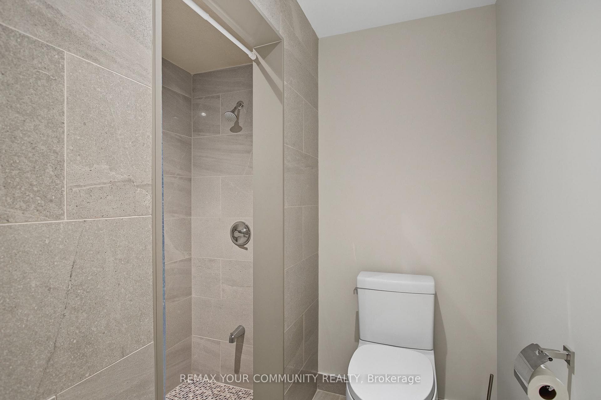 1111 King Street photo 26