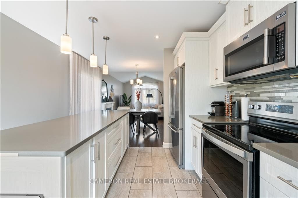 120 EMILY JADE Crescent photo 11