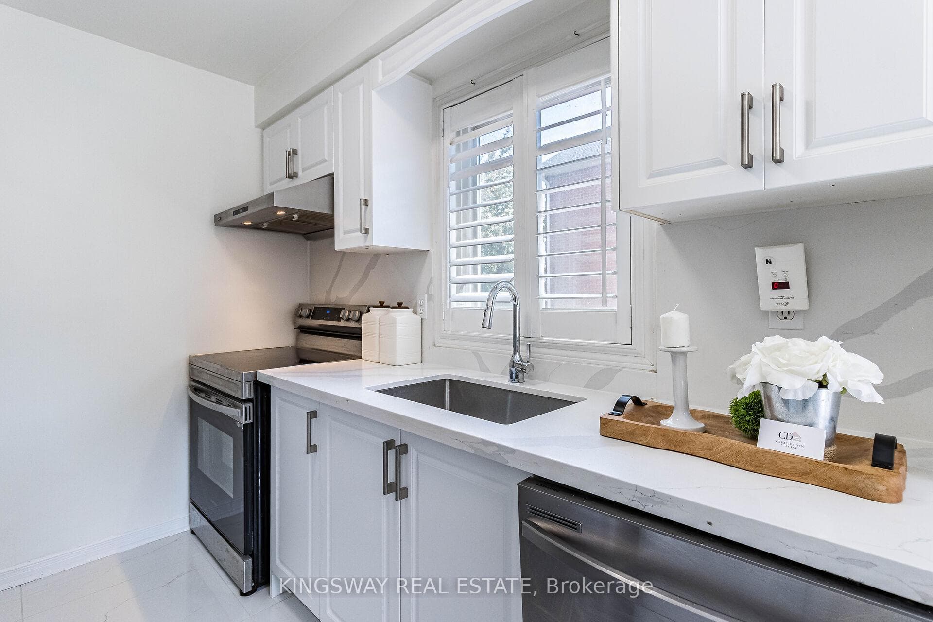 2050 Oak Bliss Crescent photo 10