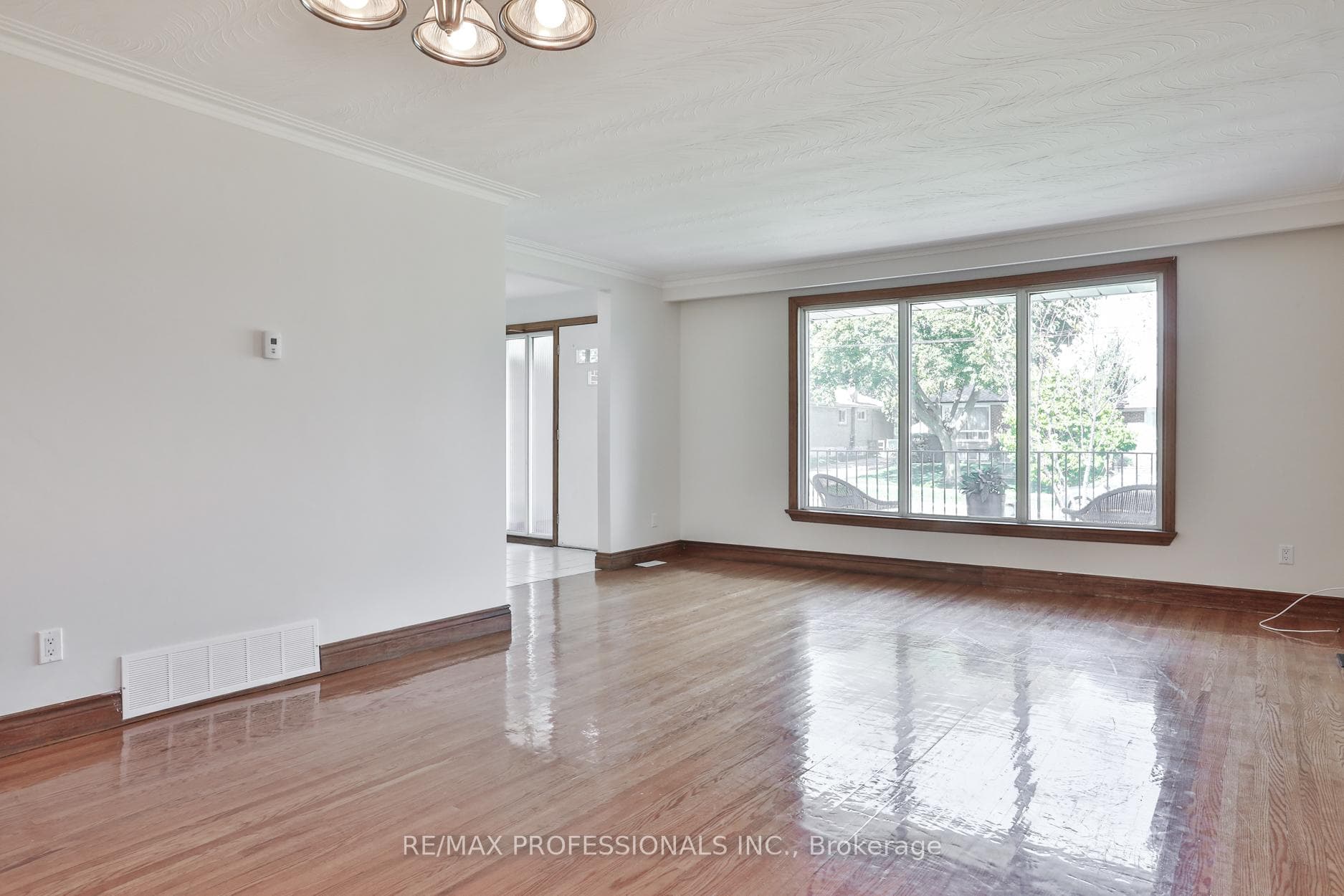 91 Jeffcoat Drive photo 6