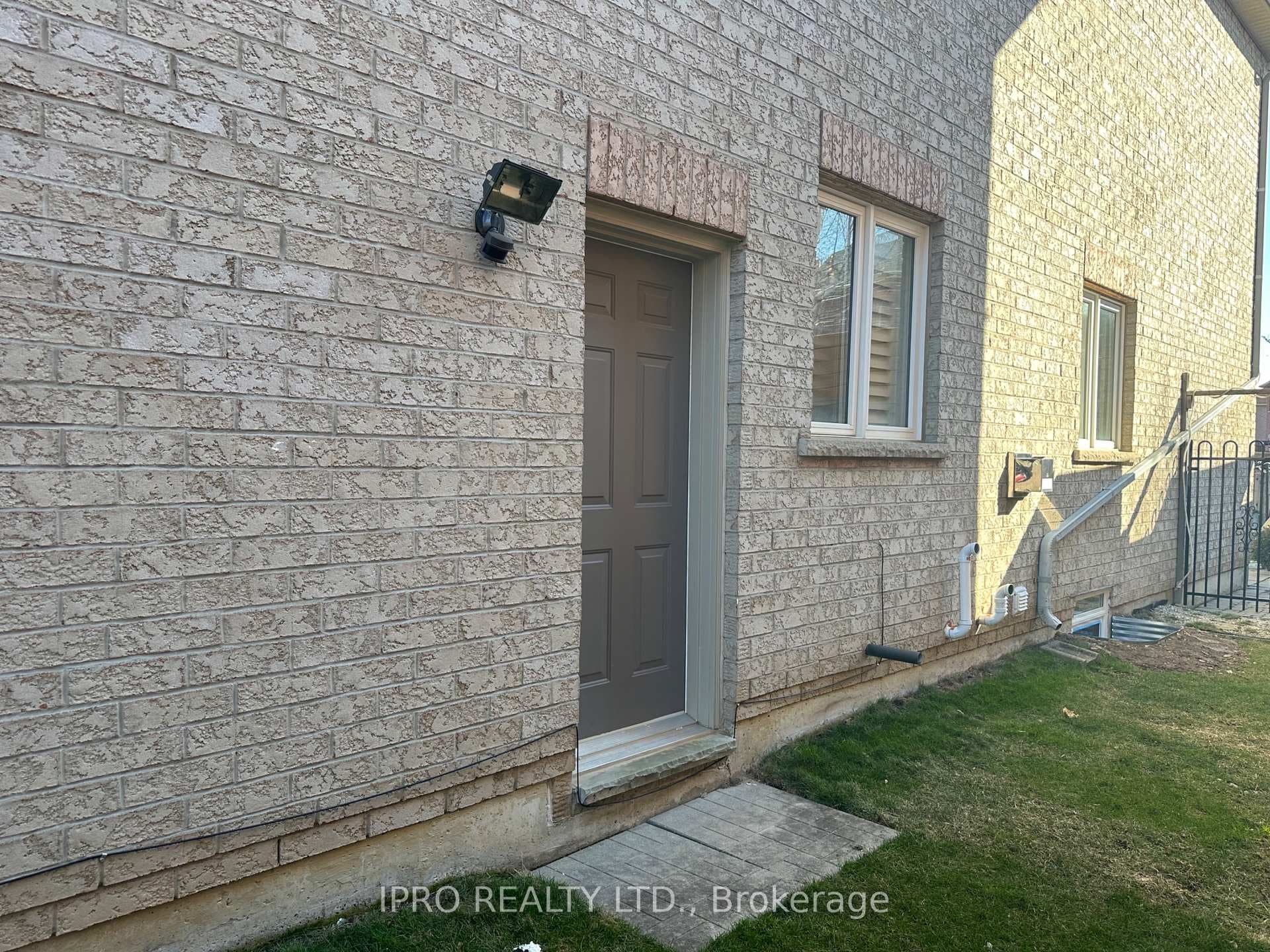 55 Meadowlark Drive photo 2