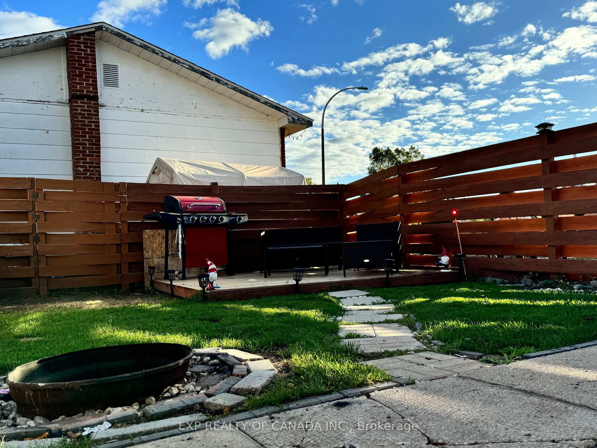 129 HUDSON Crescent photo 6