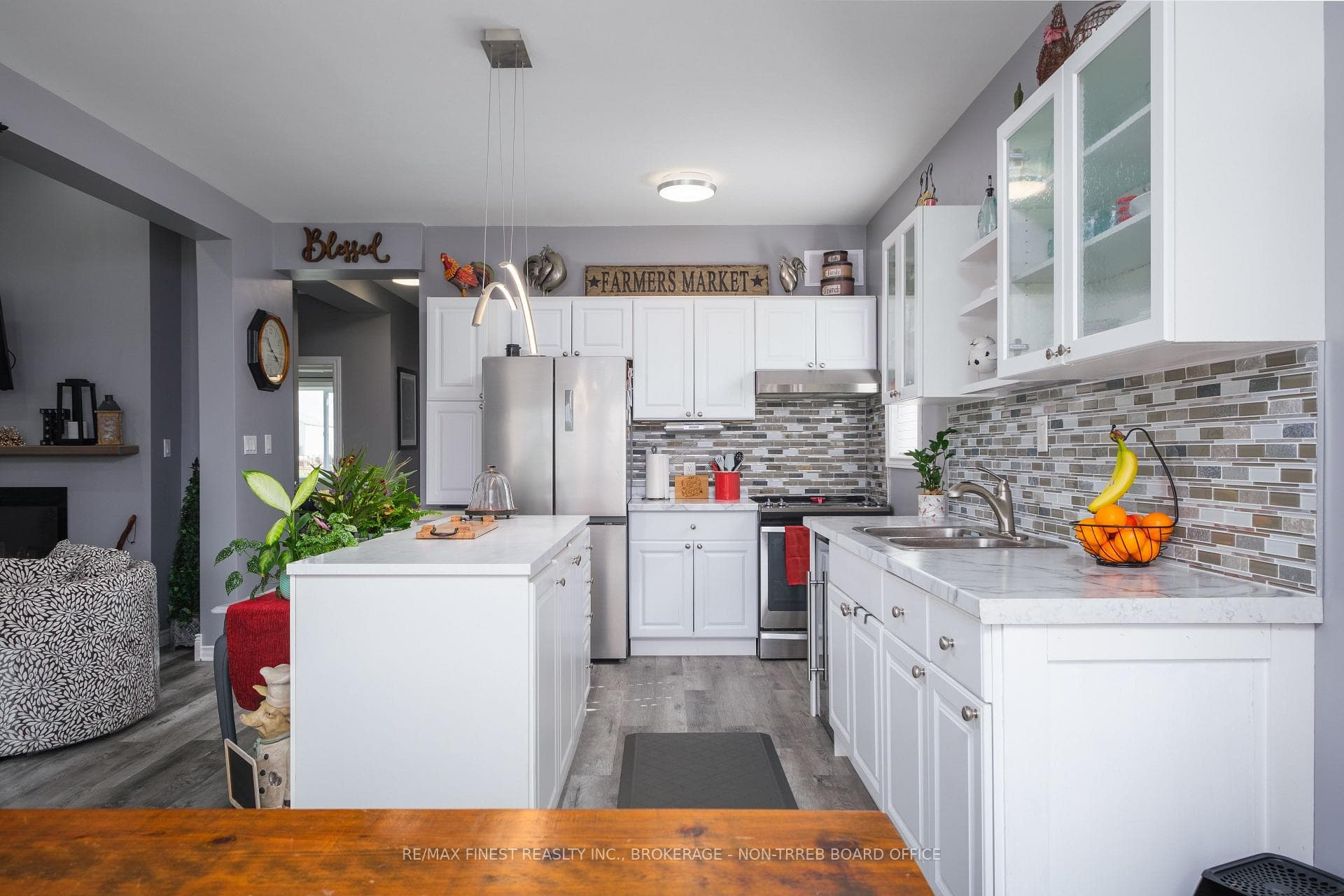 1087 Melville Road photo 20