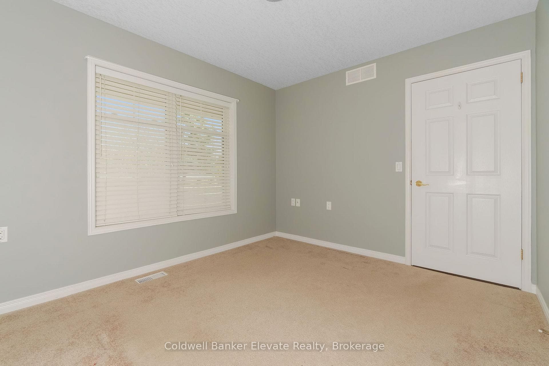 2705 KINGSWAY Drive Unit 17 photo 8