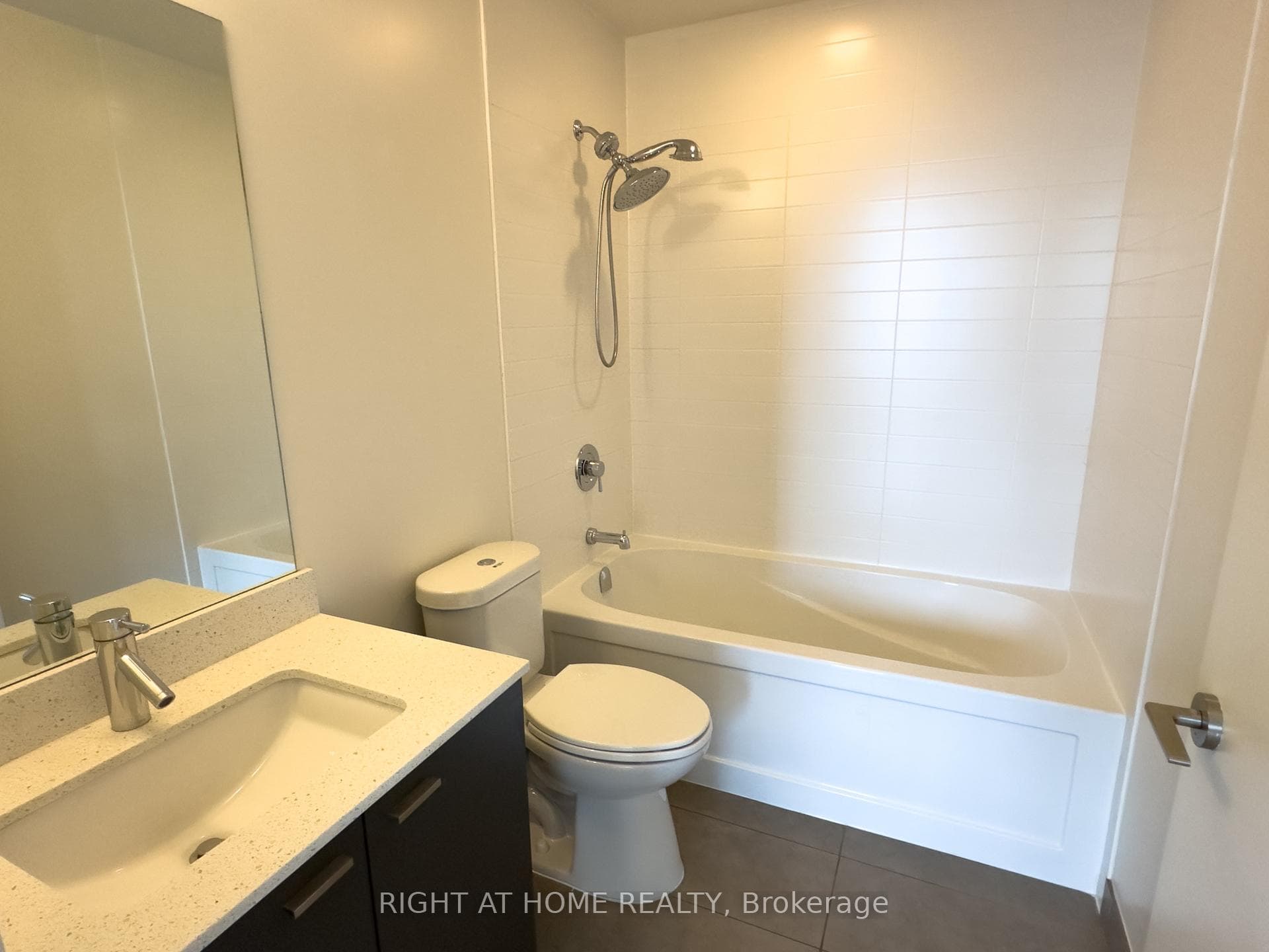 30 Roehampton Avenue Unit 3208 photo 16