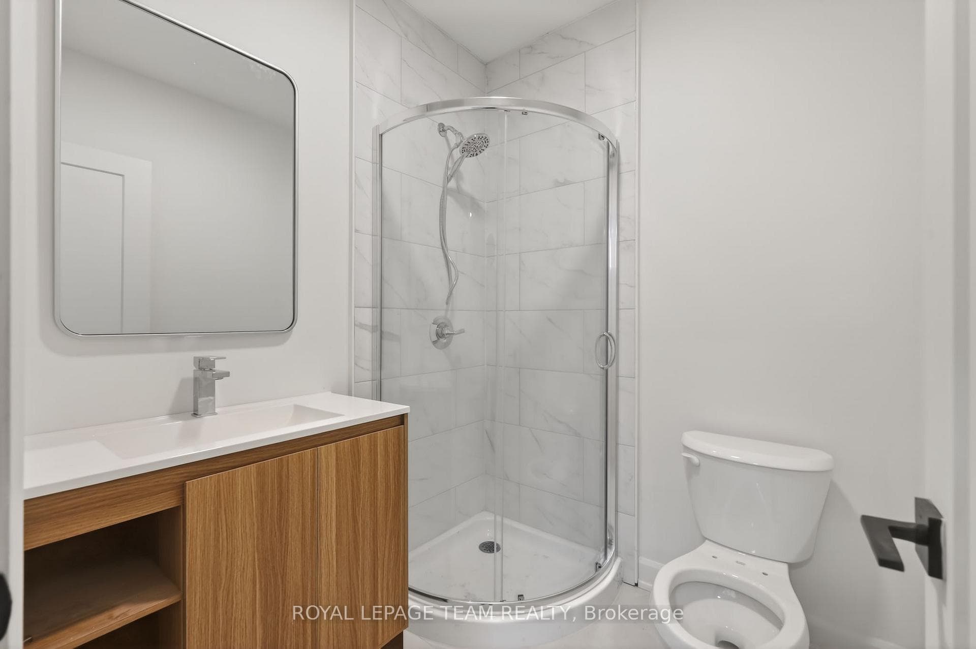 608 Tweedsmuir Avenue Unit B photo 14