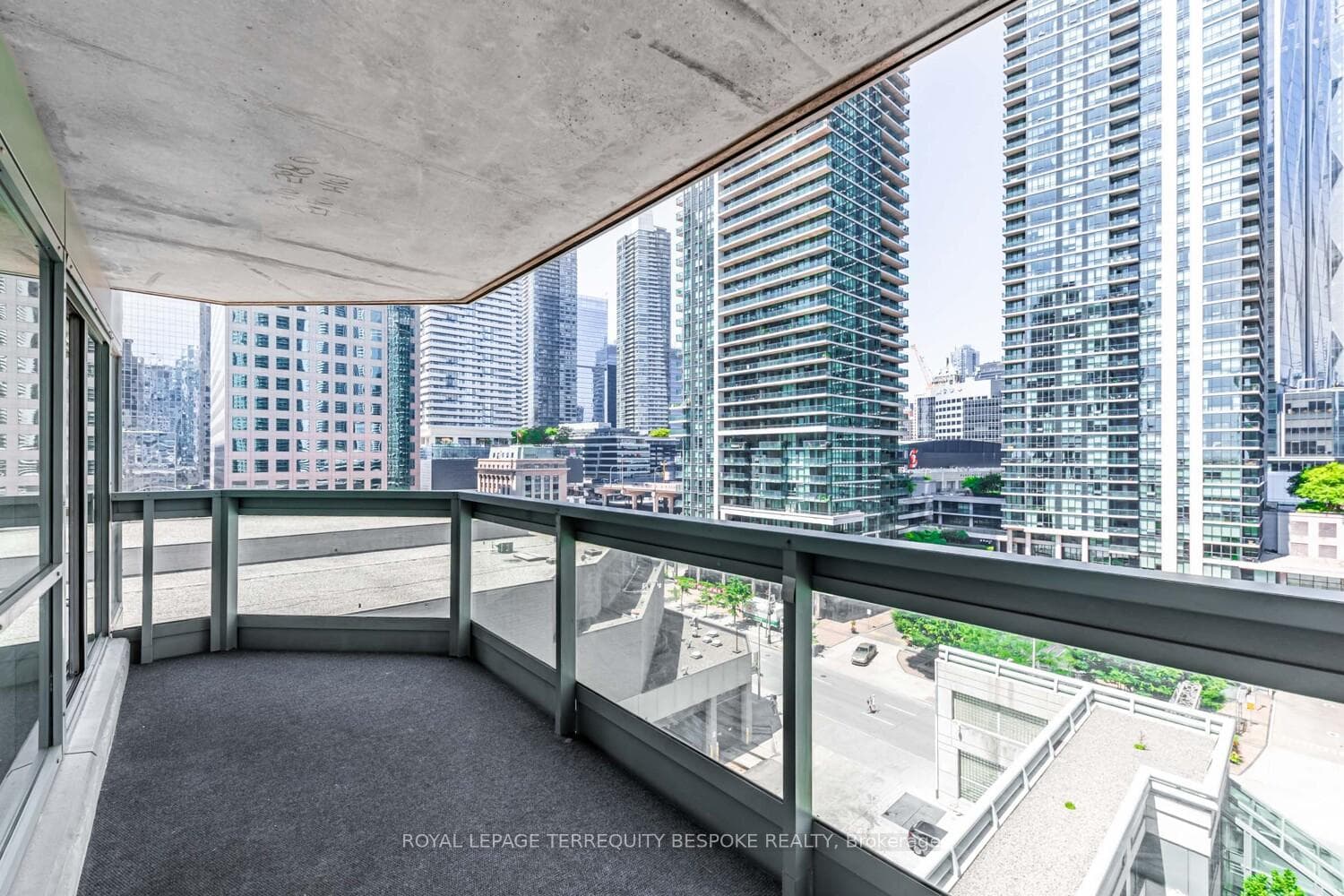 10 Queens Quay Unit 811 photo 29