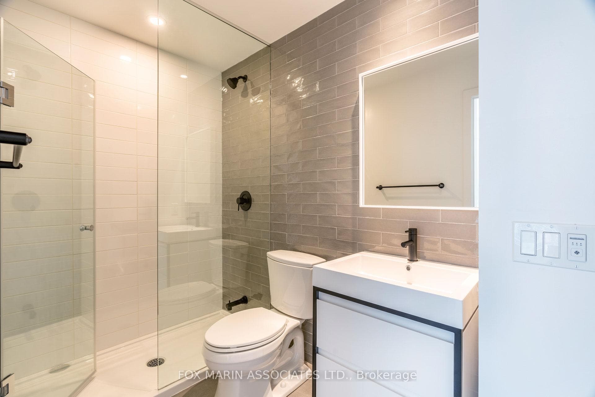150 Logan Avenue Unit 525 photo 14