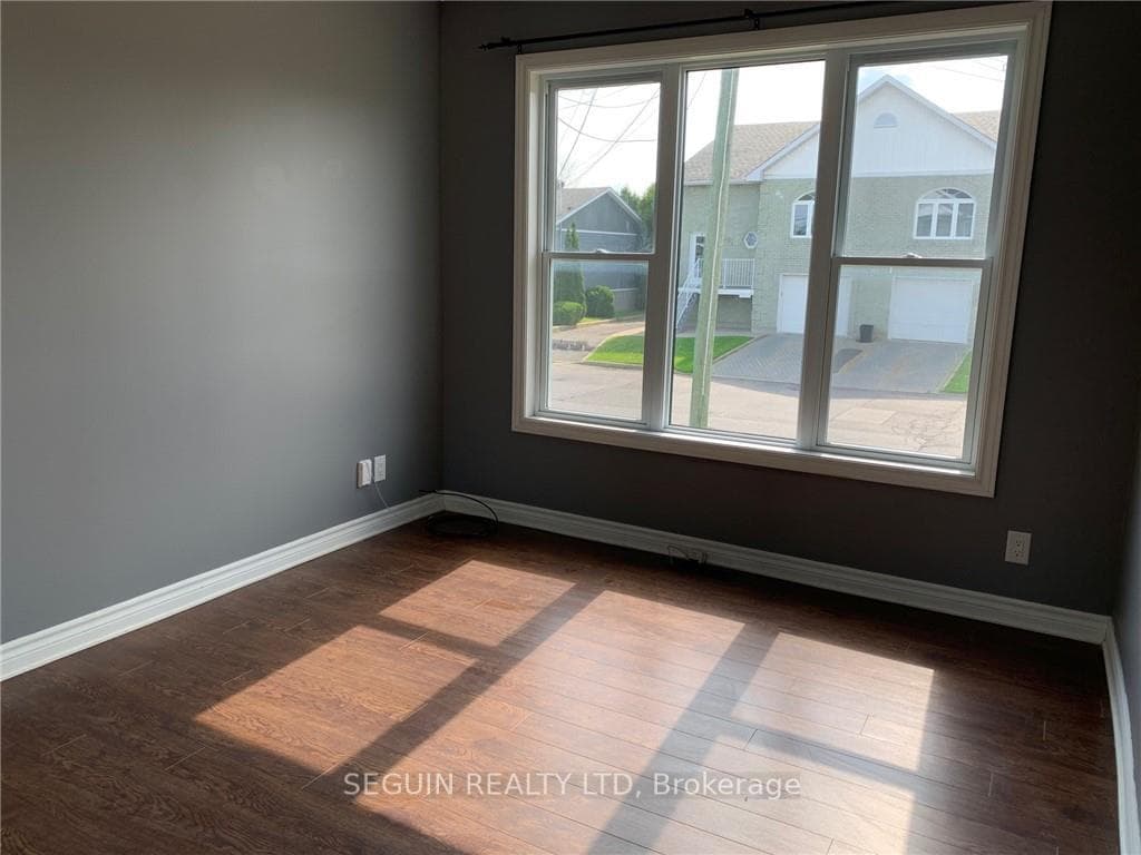344 CHAMPLAIN Street photo 16