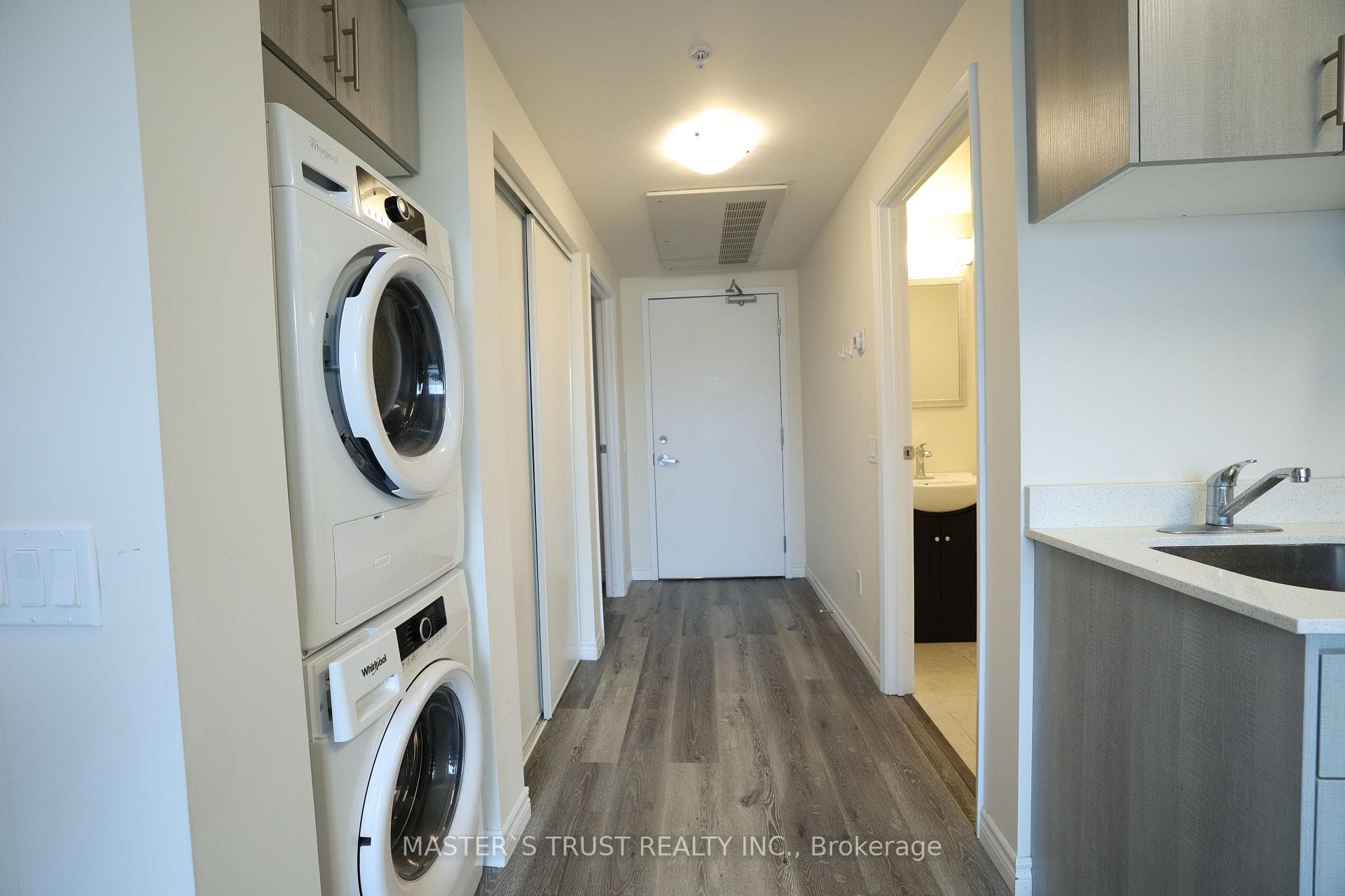 246 Lester Street Unit 1002 photo 6