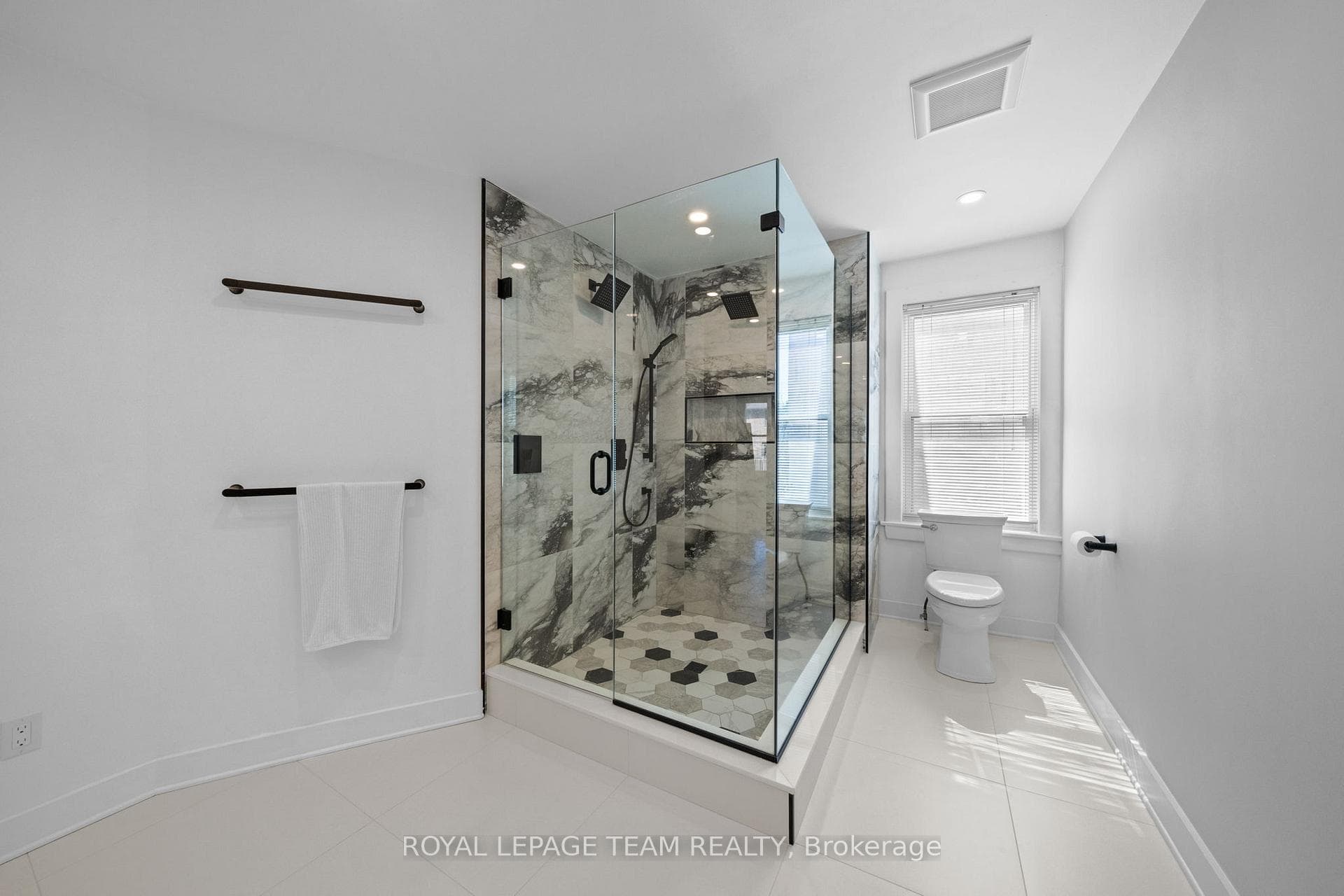 148 Bruyere Street photo 33