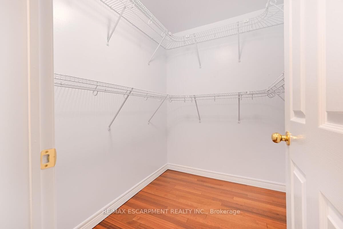 2000 Creekside Drive Unit 501 photo 22