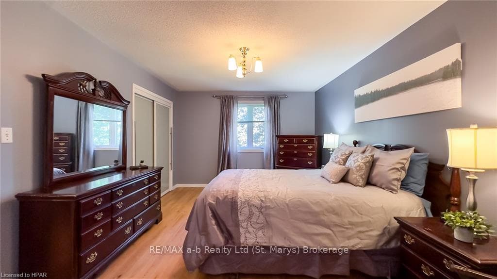 215 WATERLOO Street photo 24