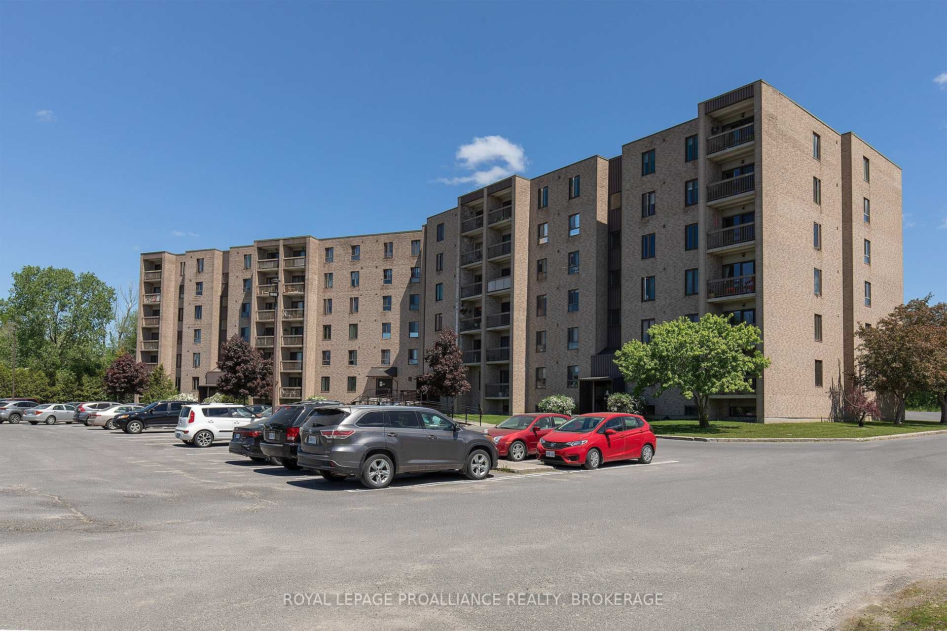 358 Queen Mary Road Unit 609 photo 4