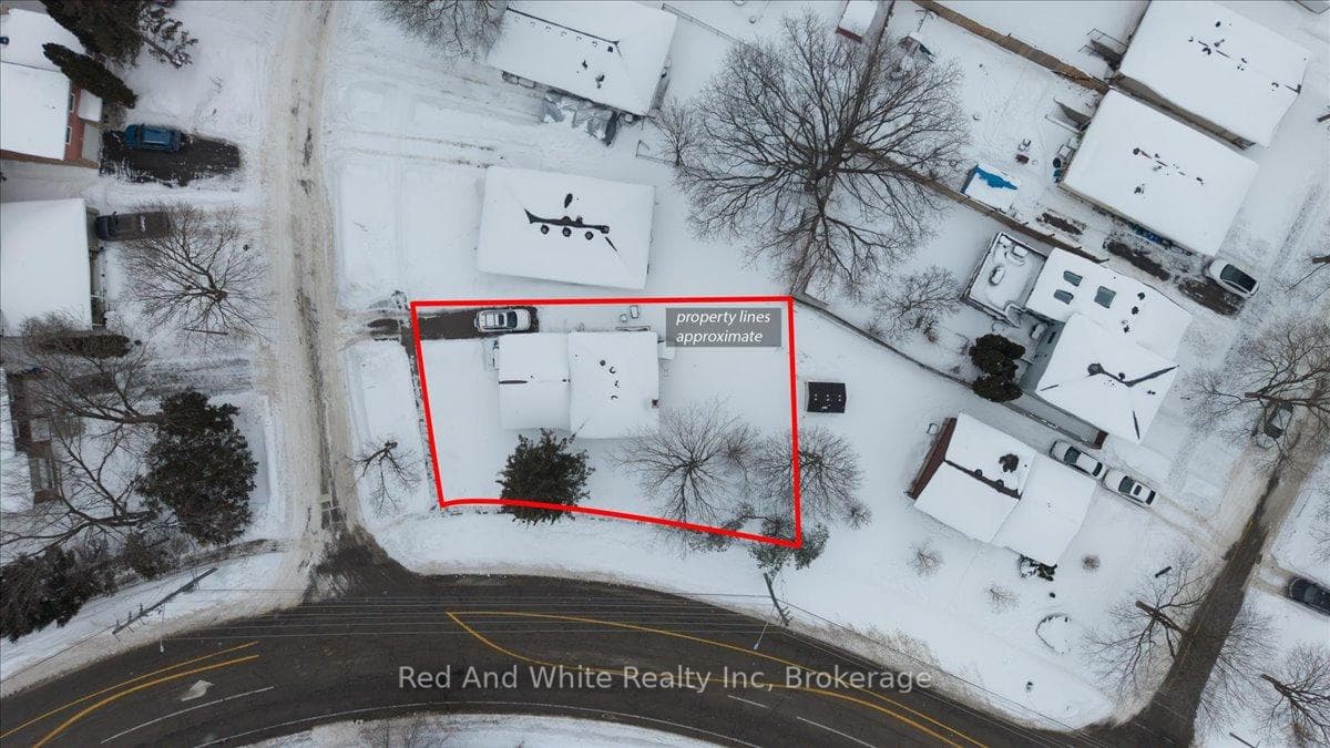 400 Midwood Crescent photo 27